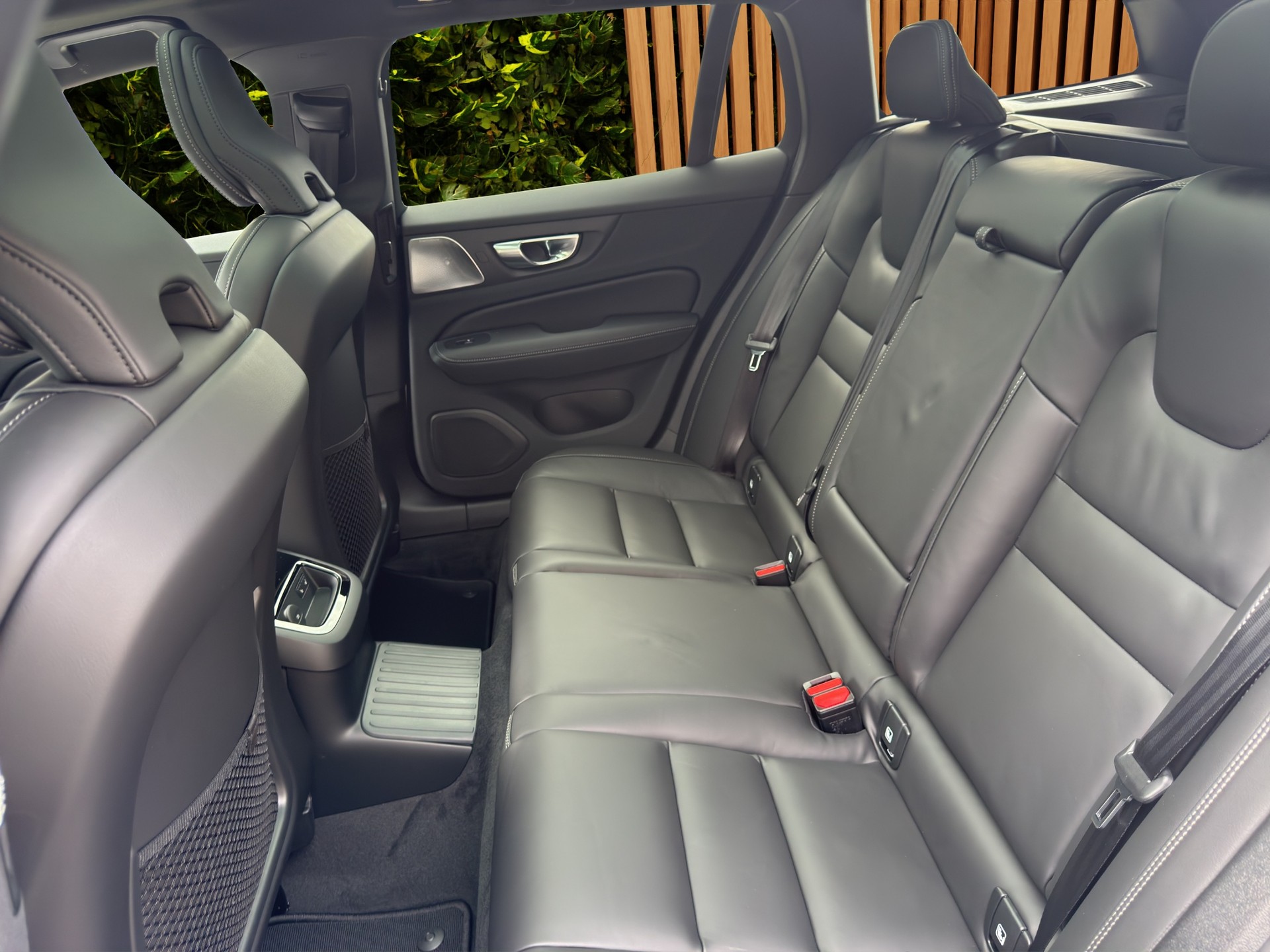 VOLVO V60 2.0 T8 TE Ultra Dark eAWD-image-14