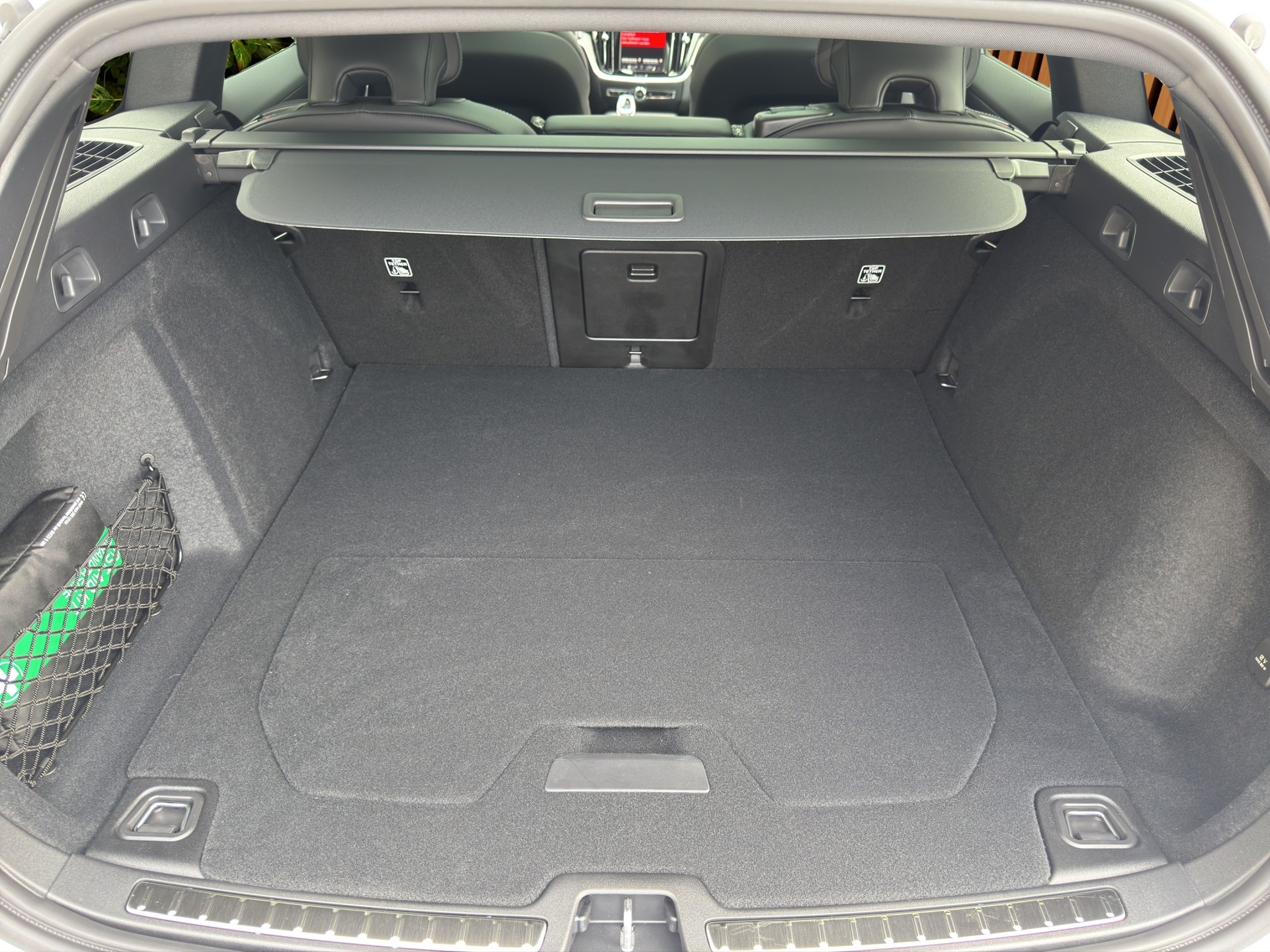 VOLVO V60 2.0 T8 TE Ultra Dark eAWD-image-15