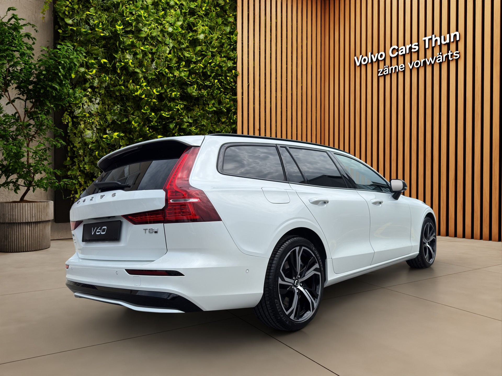 VOLVO V60 2.0 T8 TE Ultra Dark eAWD-image-5