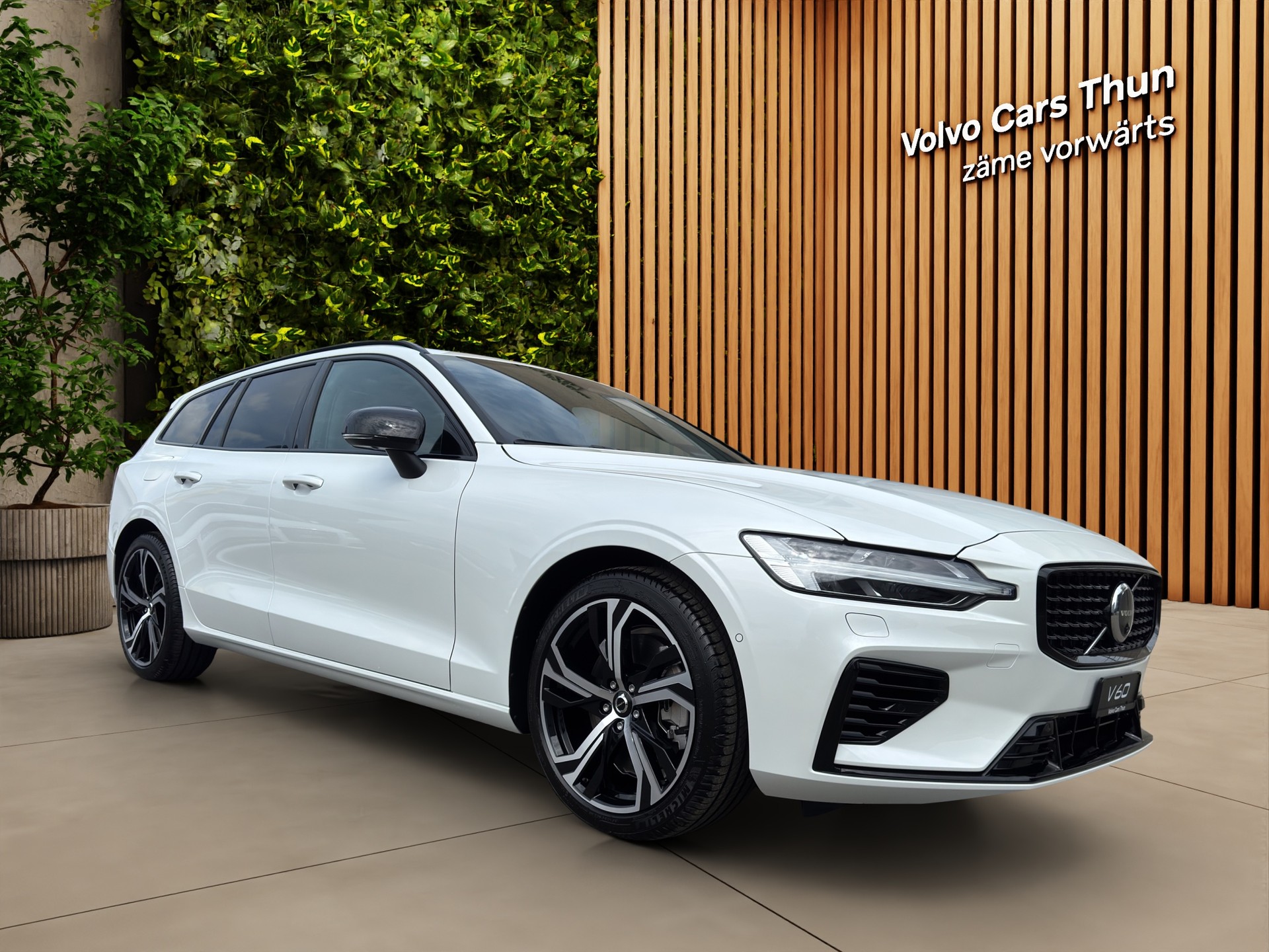 VOLVO V60 2.0 T8 TE Ultra Dark eAWD-image-2