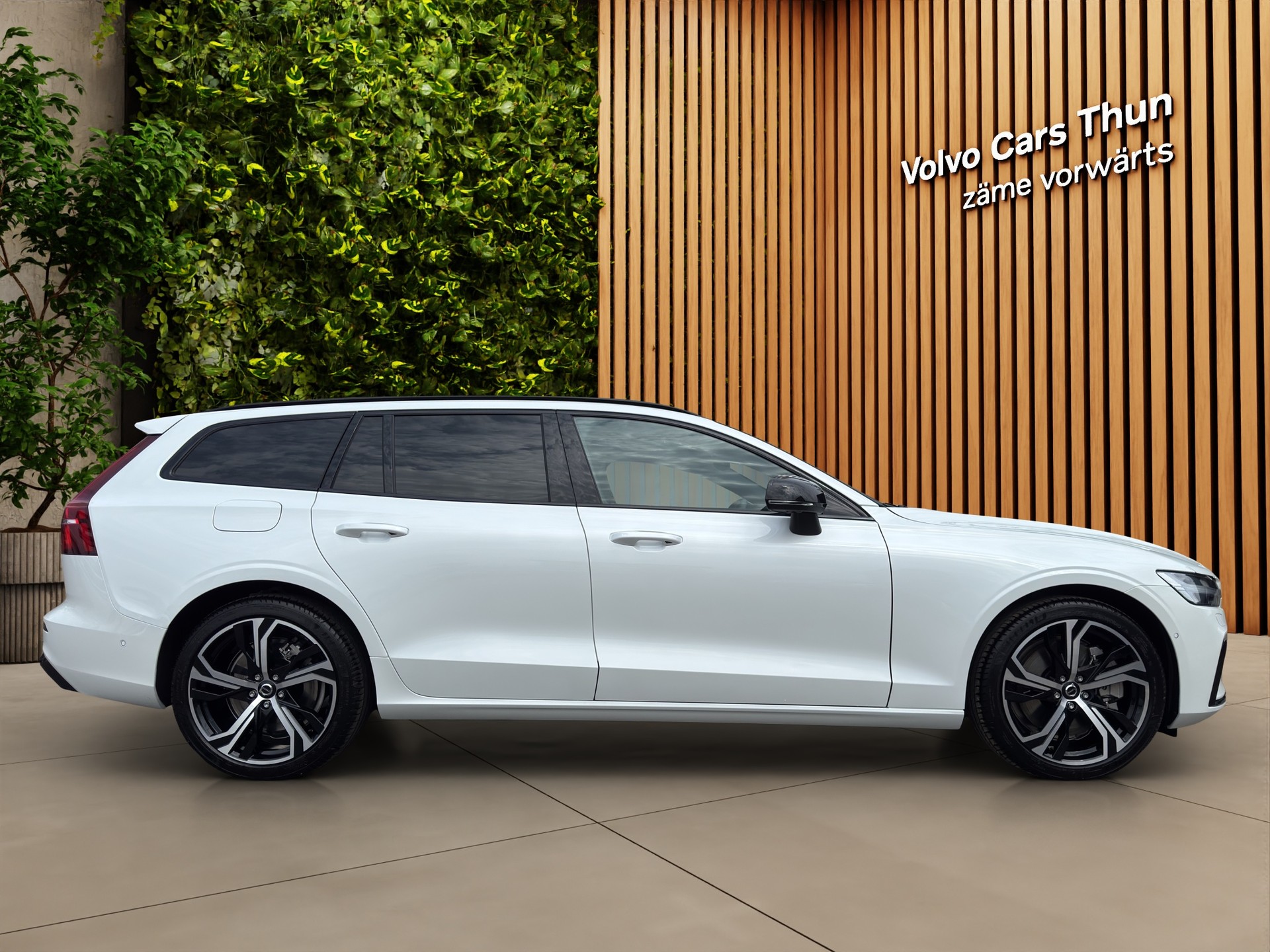 VOLVO V60 2.0 T8 TE Ultra Dark eAWD-image-3