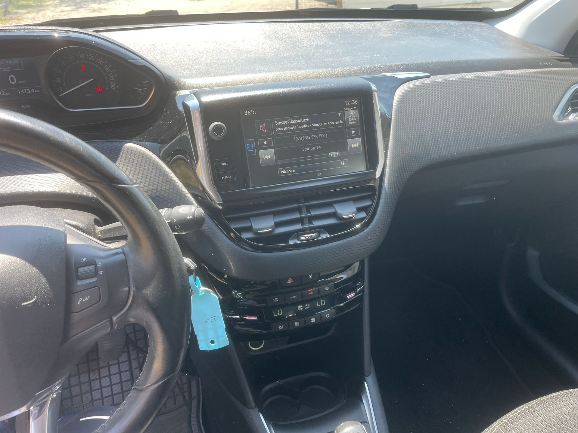 PEUGEOT 208 1.2 PureTech Allure-image-7