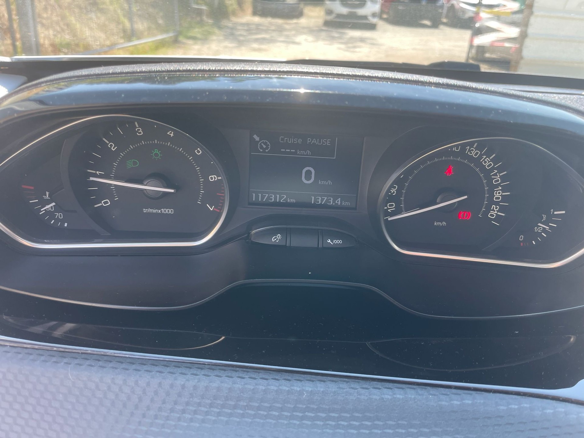 PEUGEOT 208 1.2 PureTech Allure-image-6