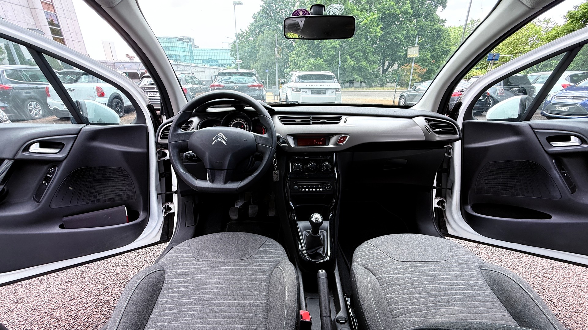 CITROEN C3 1.2i Attraction-image-8