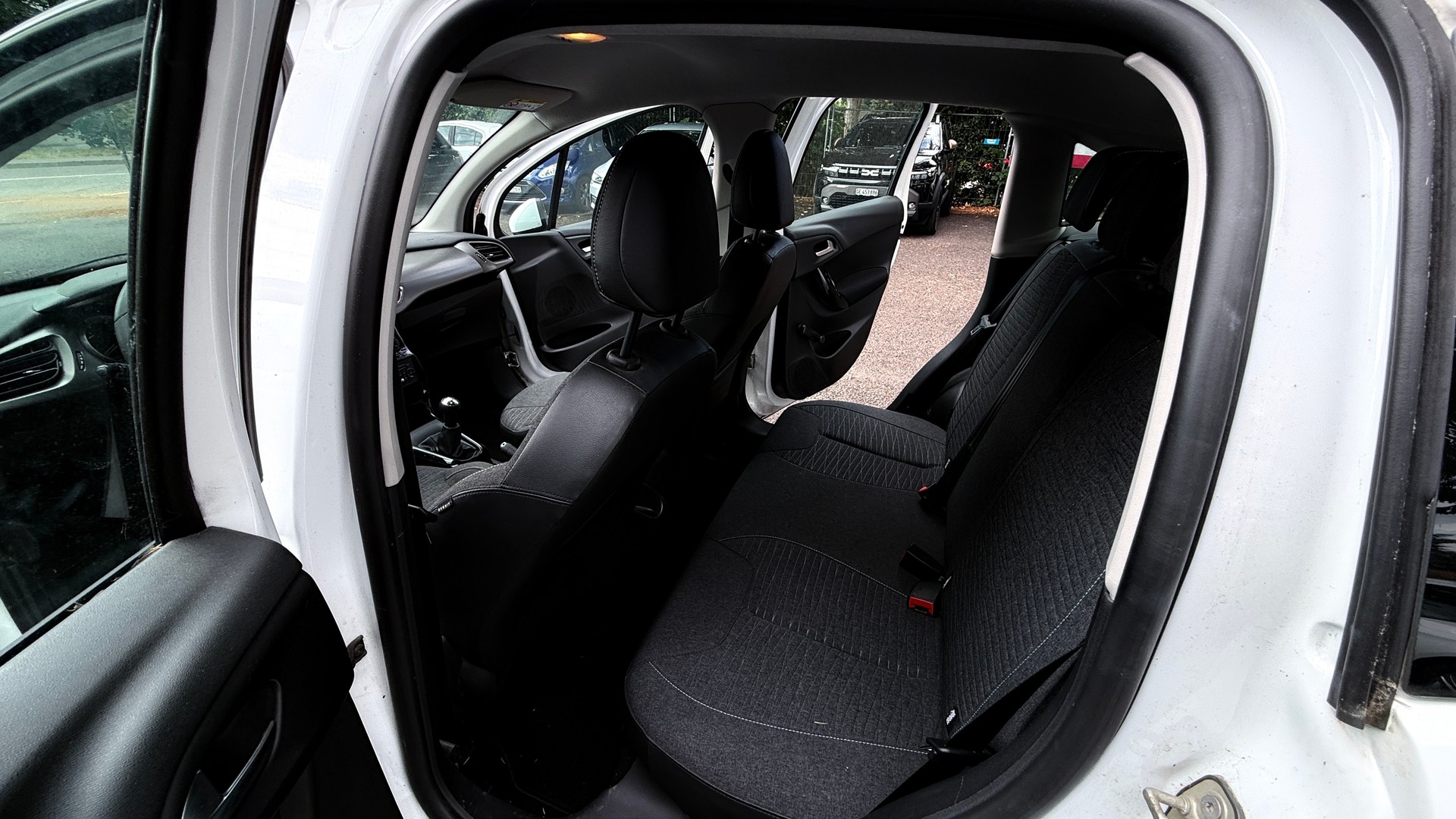 CITROEN C3 1.2i Attraction-image-11