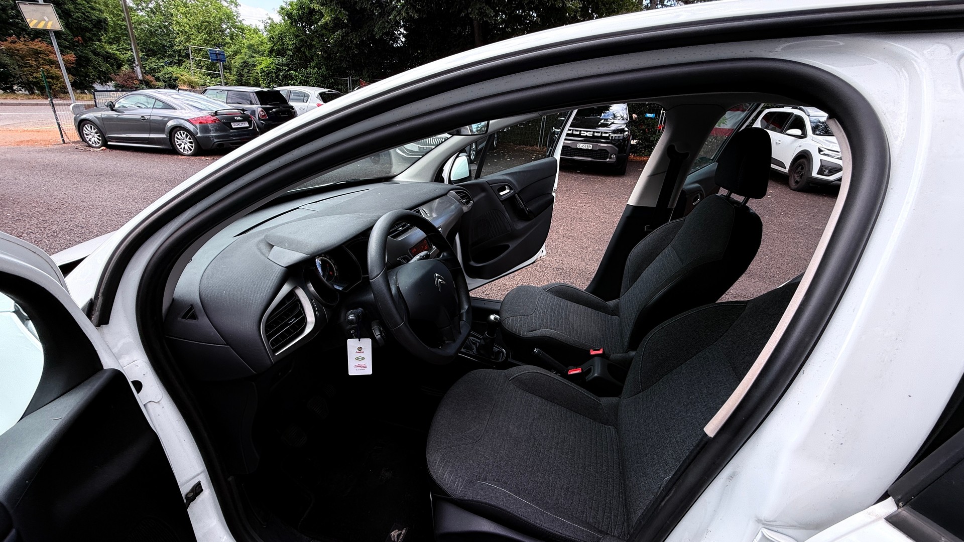 CITROEN C3 1.2i Attraction-image-9