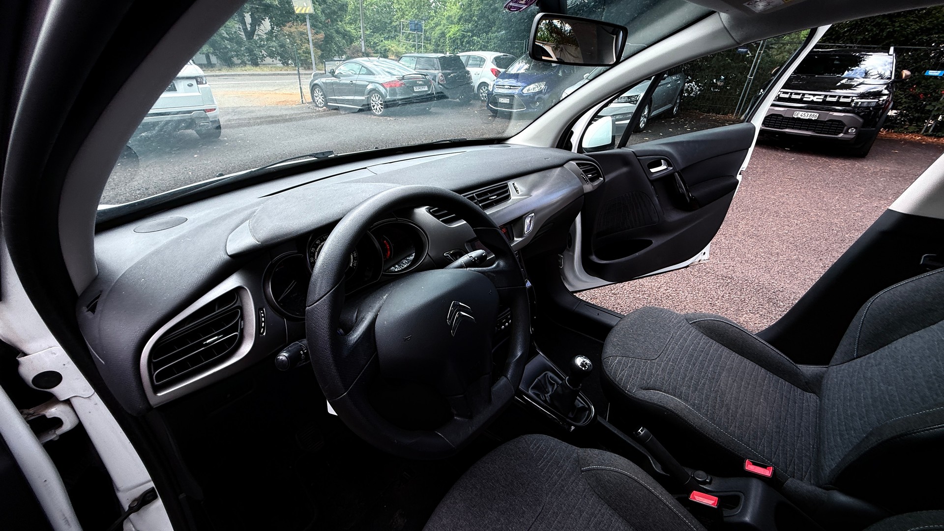 CITROEN C3 1.2i Attraction-image-10