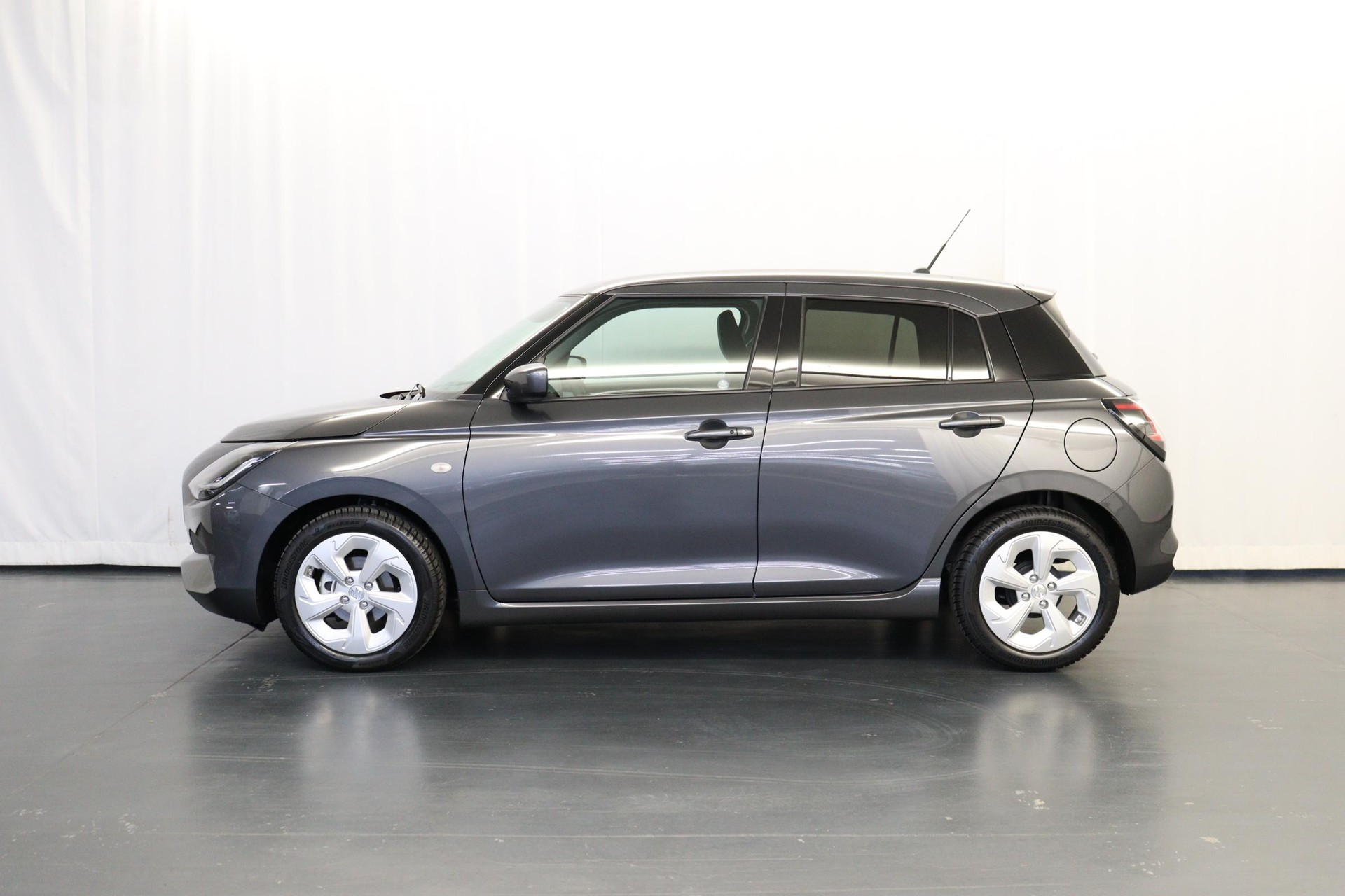 SUZUKI Swift 1.2 Compact+ Hybrid-image-3