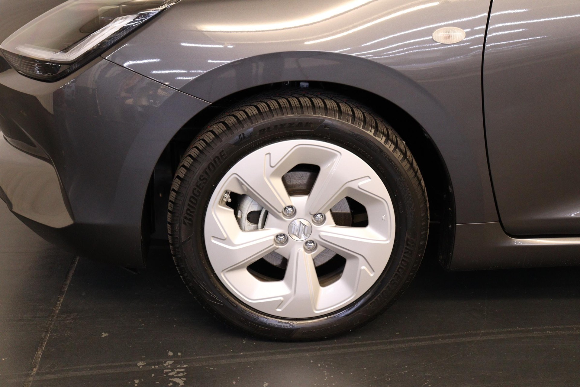 SUZUKI Swift 1.2 Compact+ Hybrid-image-12