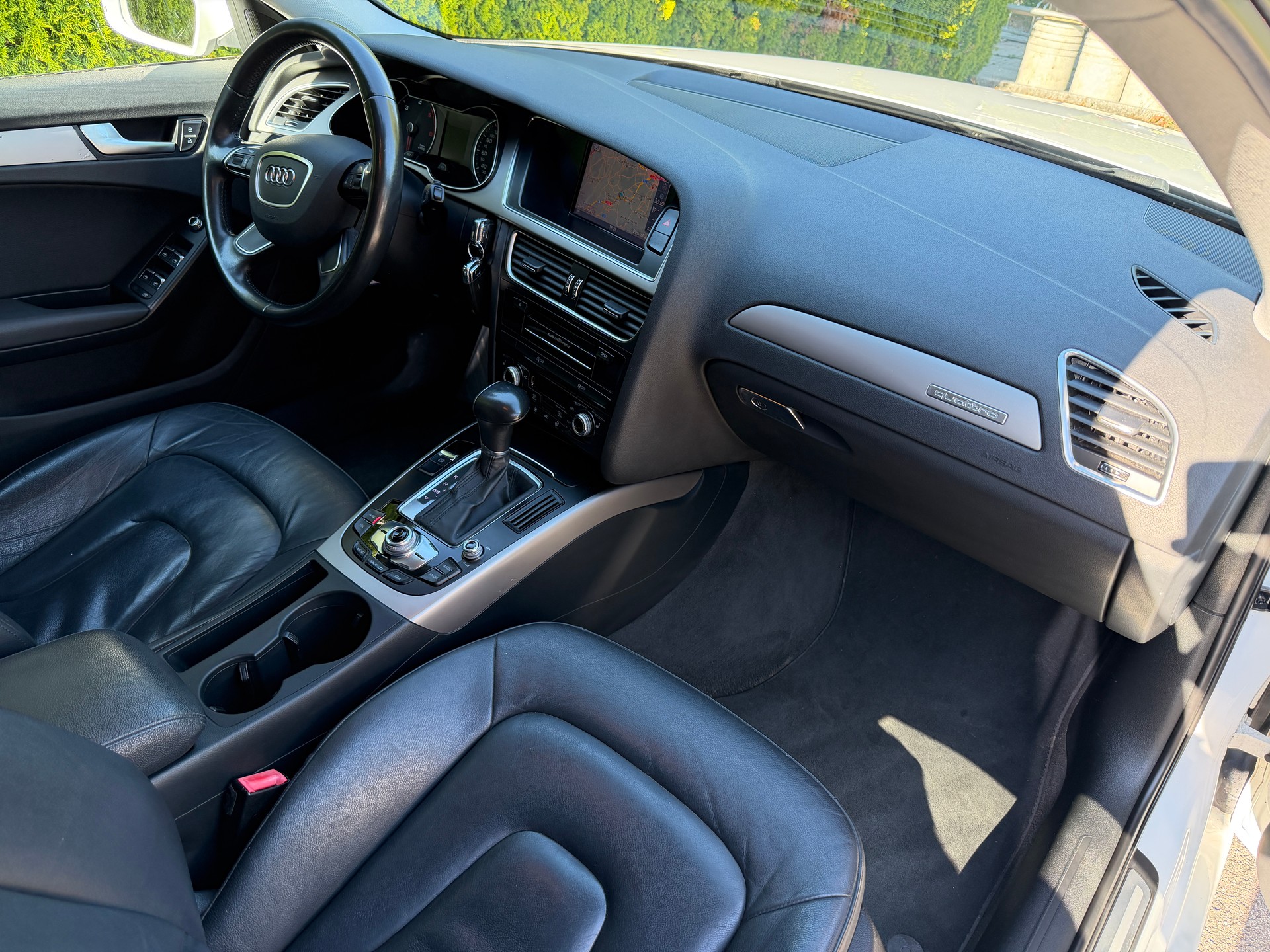 AUDI A4 Avant 2.0 TDI quattro S-tronic-image-8