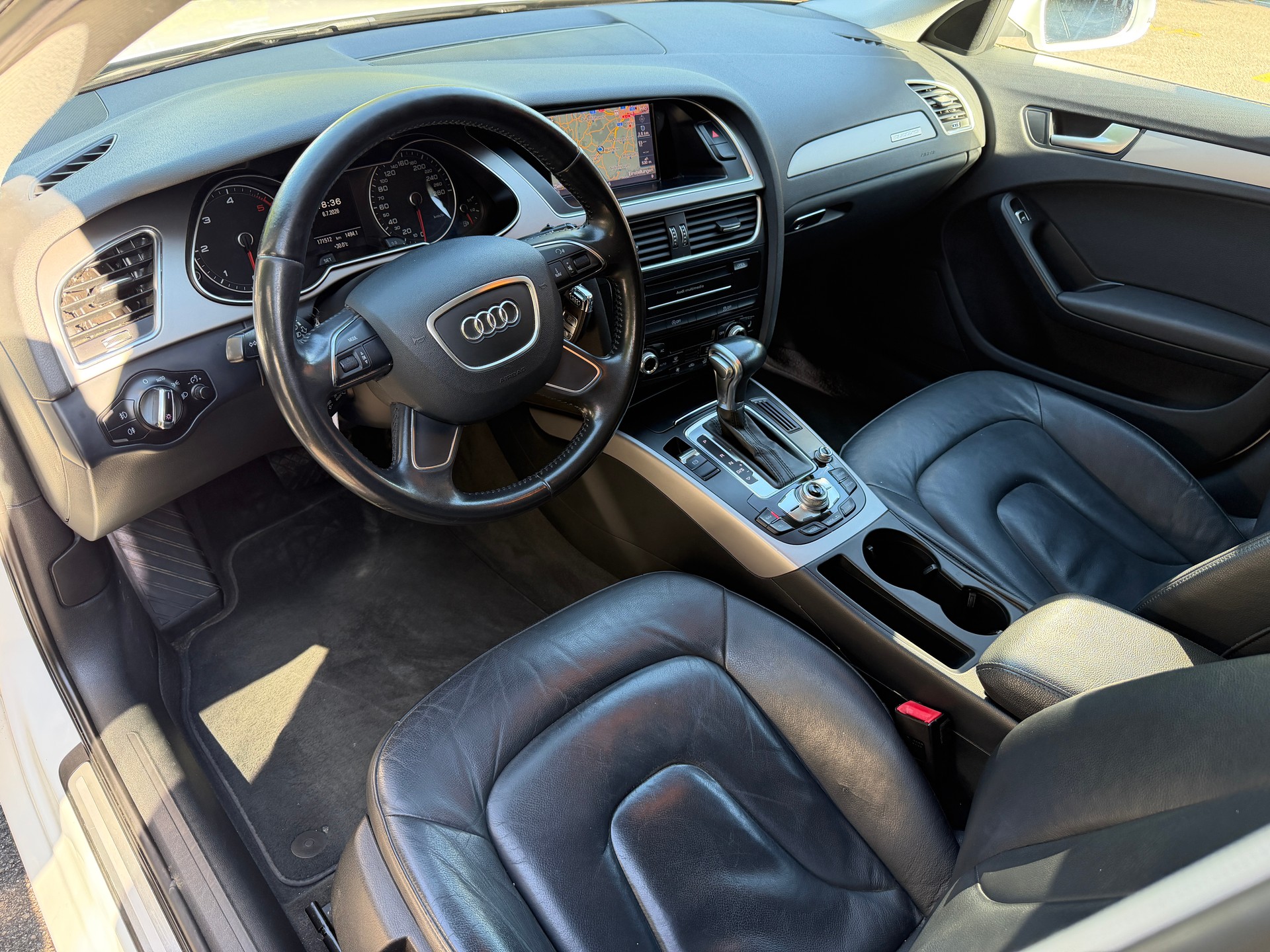 AUDI A4 Avant 2.0 TDI quattro S-tronic-image-6
