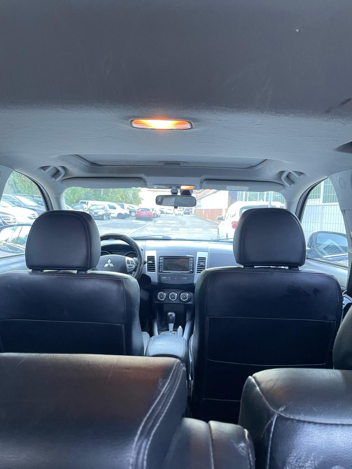 MITSUBISHI Outlander 2.4 Navigator 4WD CVT-image-9