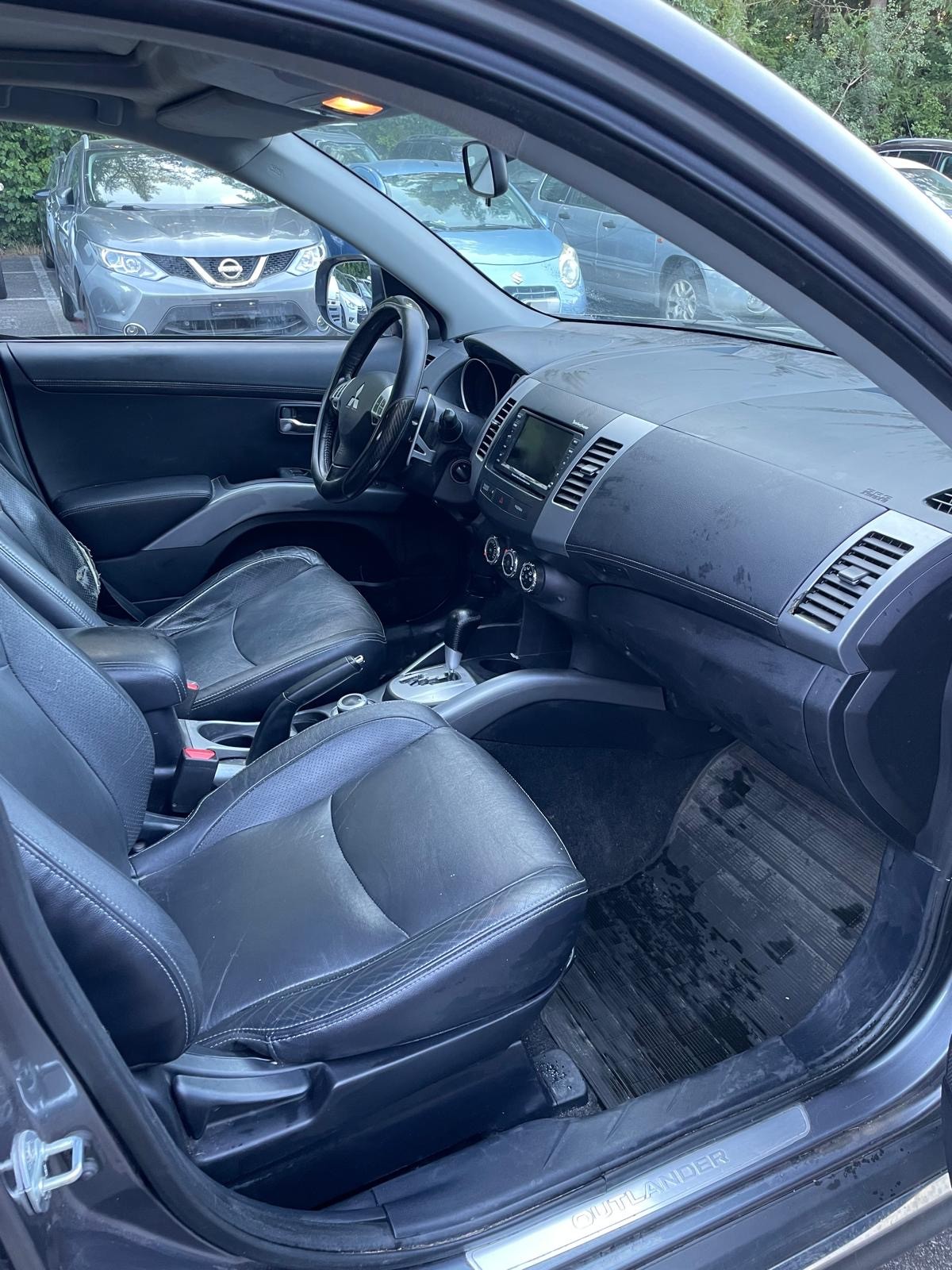 MITSUBISHI Outlander 2.4 Navigator 4WD CVT-image-8