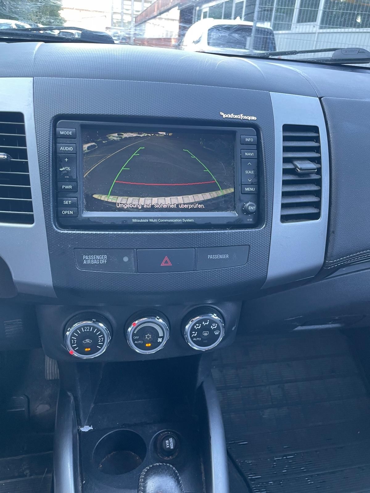 MITSUBISHI Outlander 2.4 Navigator 4WD CVT-image-14