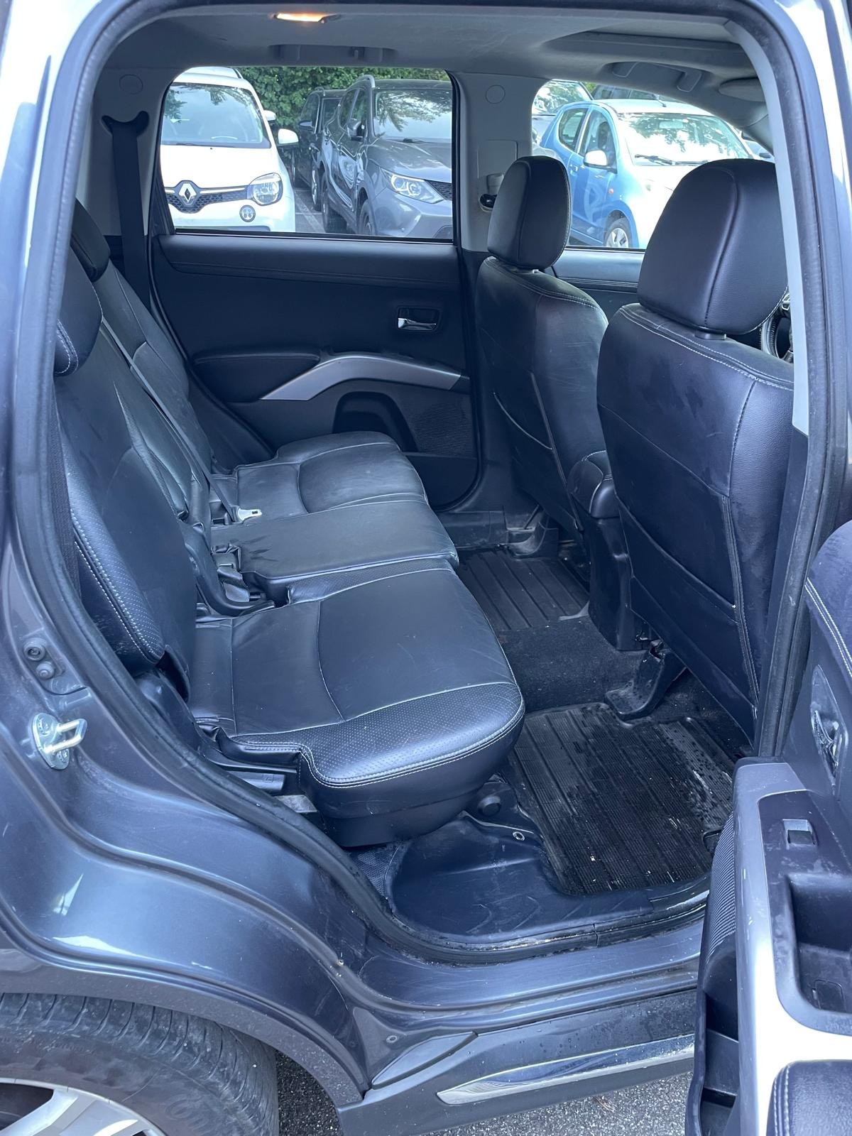 MITSUBISHI Outlander 2.4 Navigator 4WD CVT-image-10