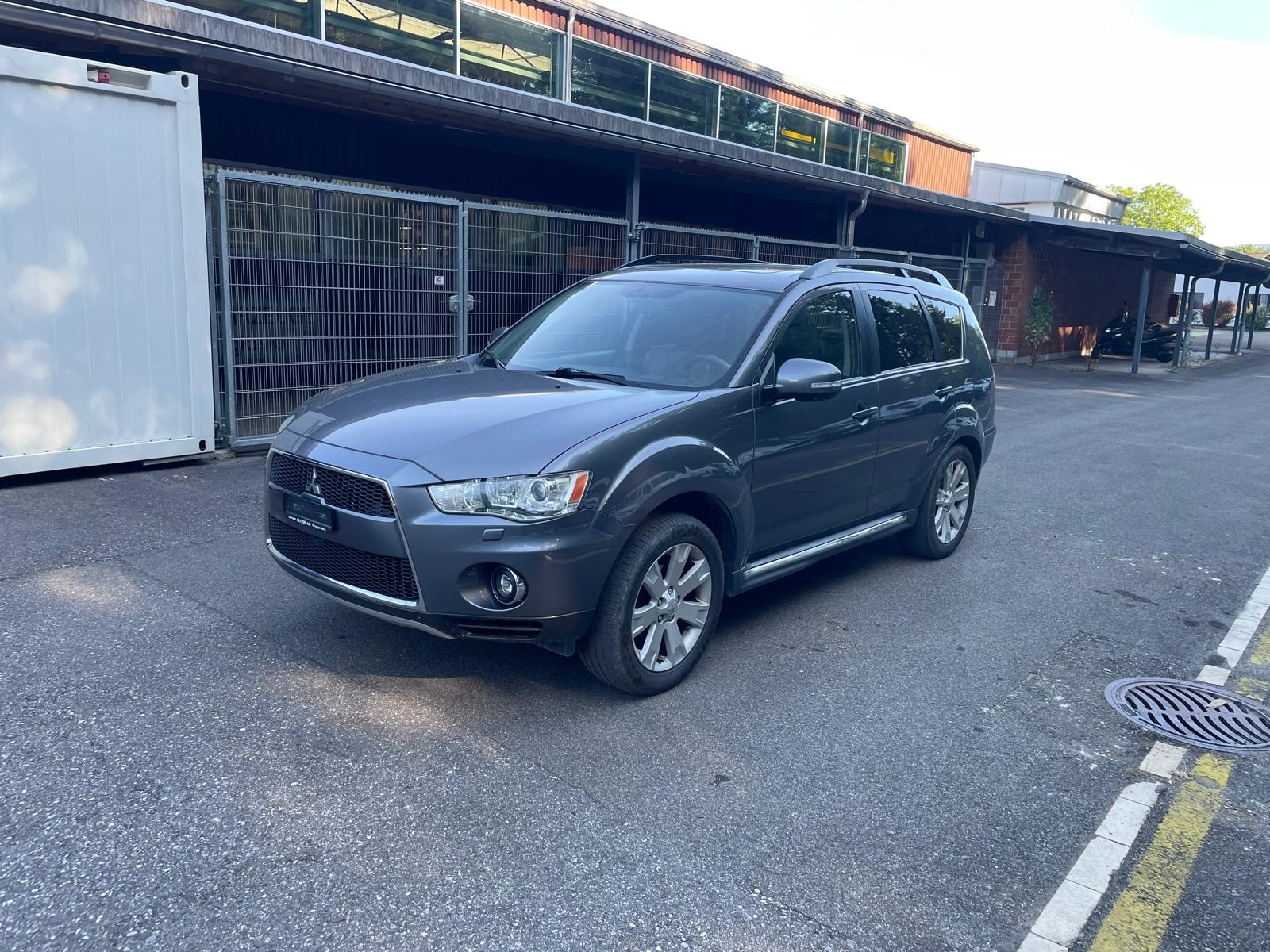 MITSUBISHI Outlander 2.4 Navigator 4WD CVT-image-1
