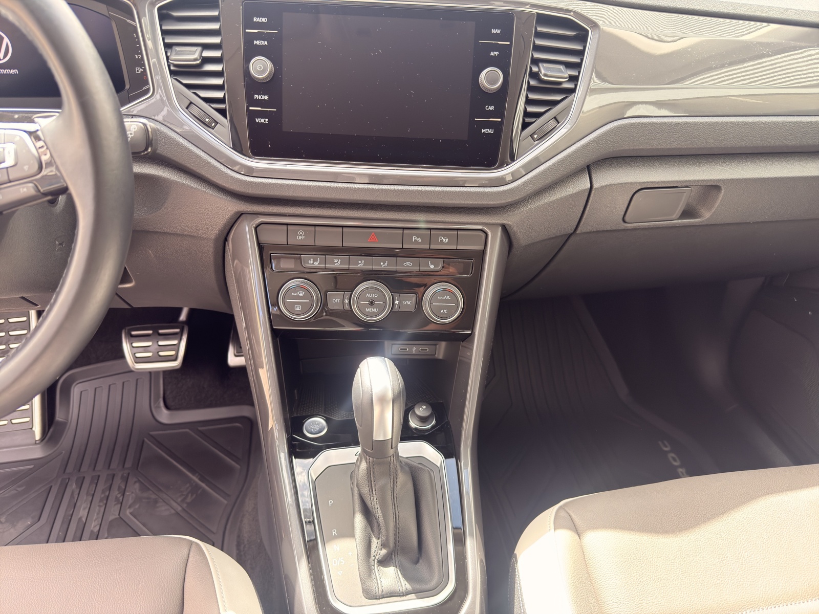 VW T-Roc 2.0 TSI Sport Selection DSG 4Motion-image-10