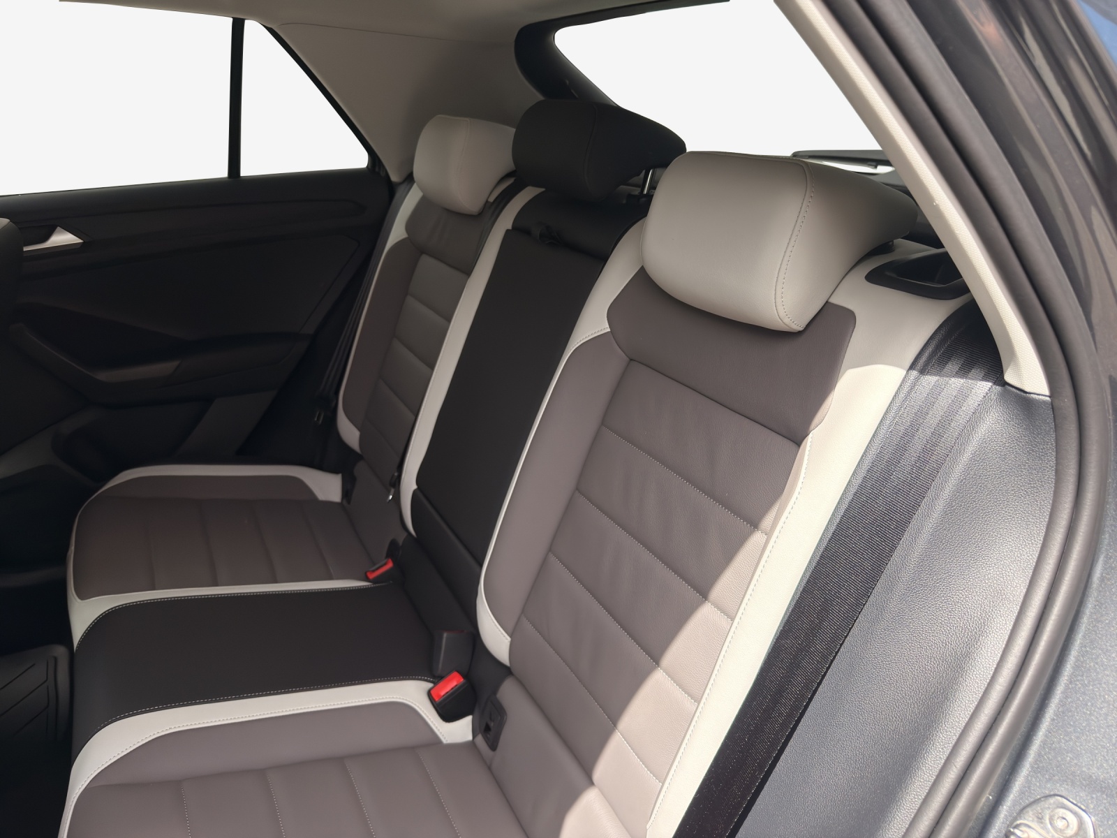 VW T-Roc 2.0 TSI Sport Selection DSG 4Motion-image-11