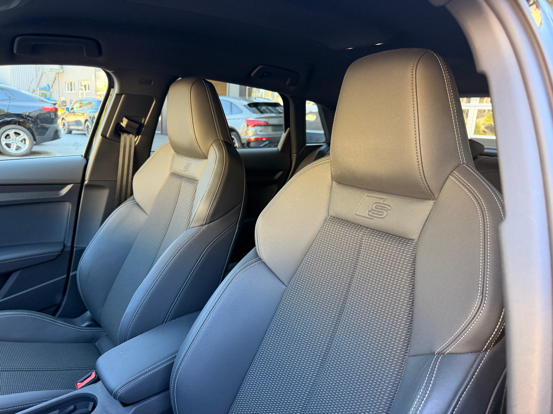 AUDI A3 Sportback 35 TFSI S line Attraction S-tronic-image-9