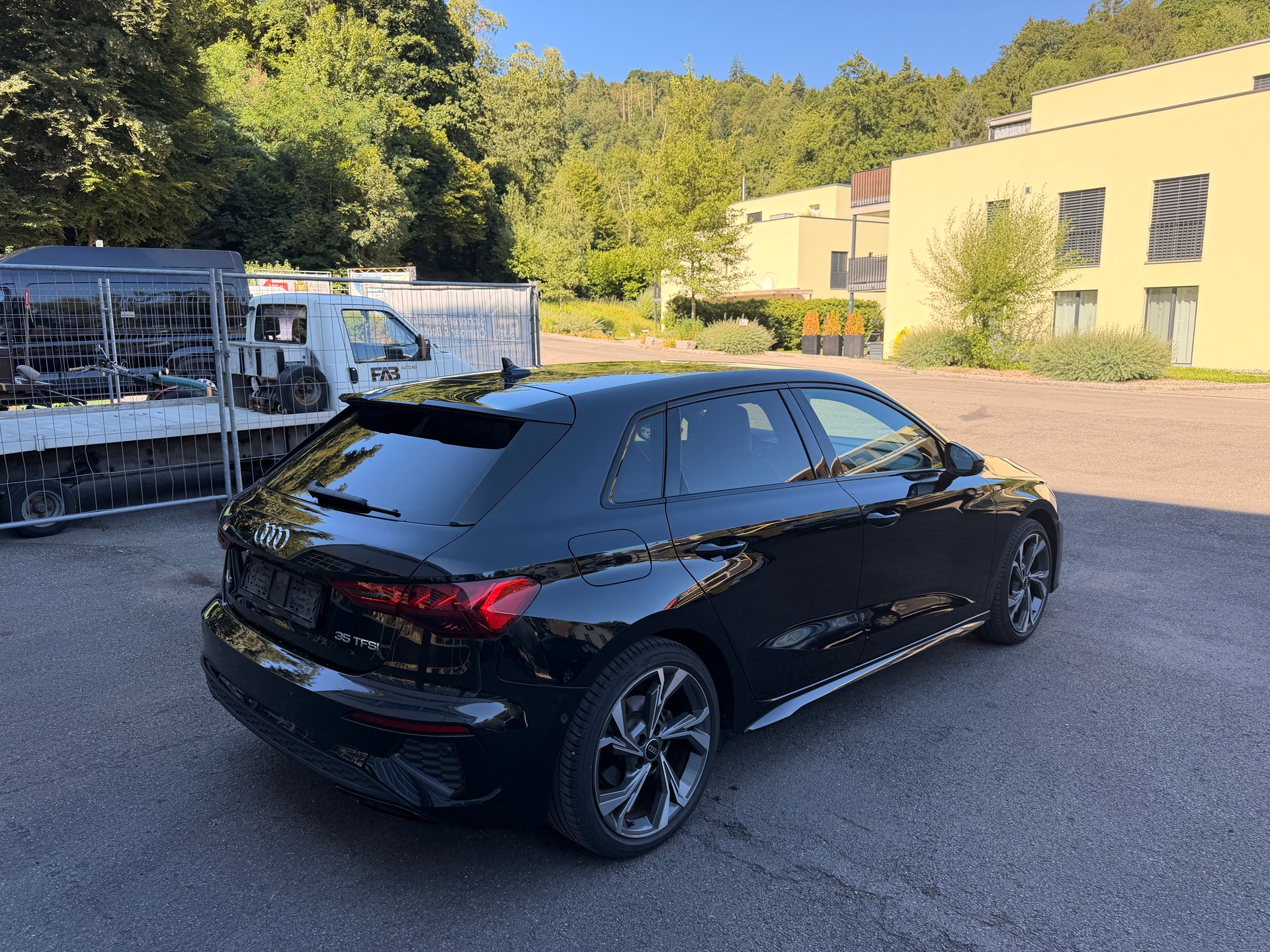 AUDI A3 Sportback 35 TFSI S line Attraction S-tronic-image-4