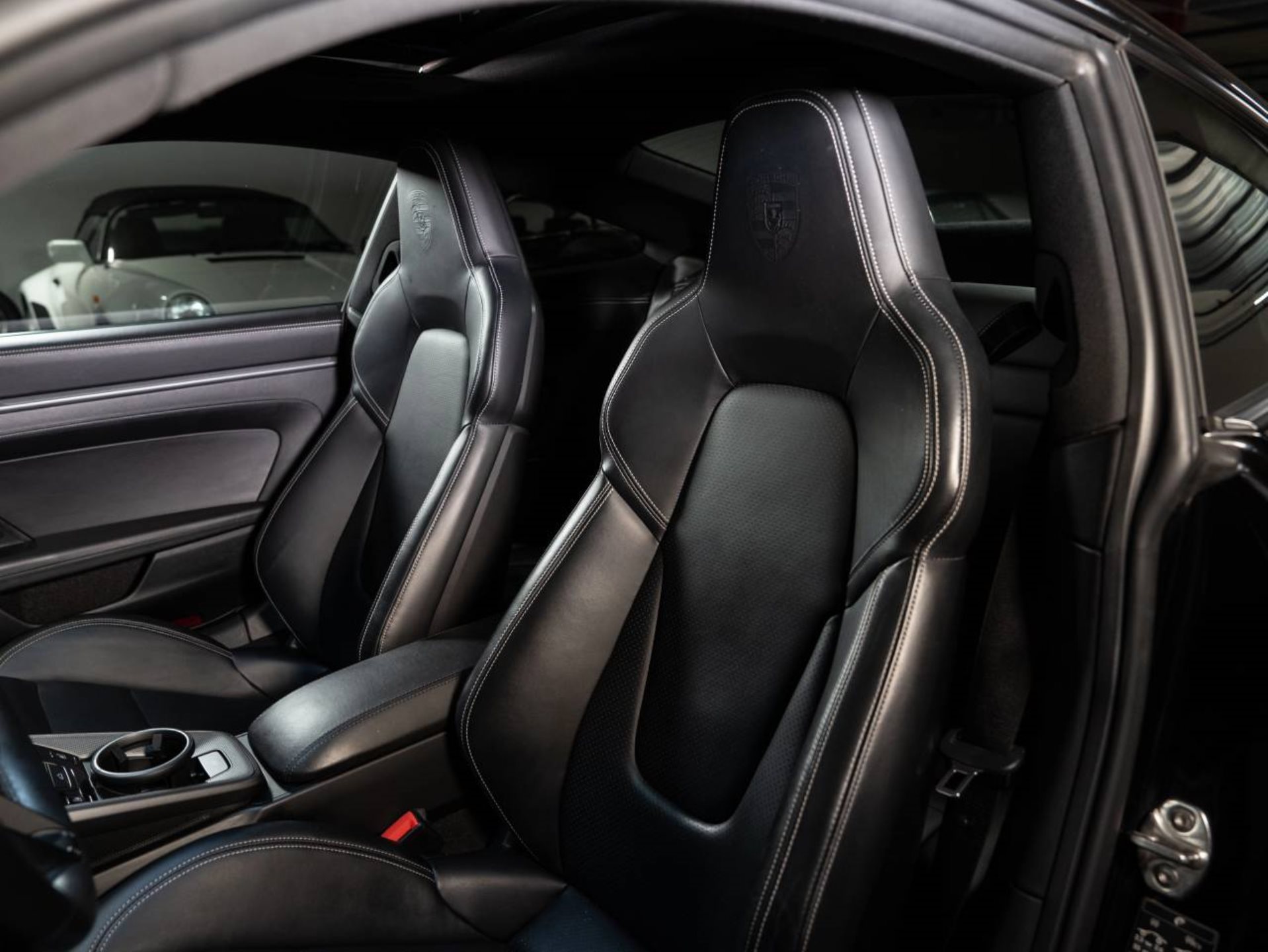 PORSCHE 911 Carrera 4S (MY22)-image-4