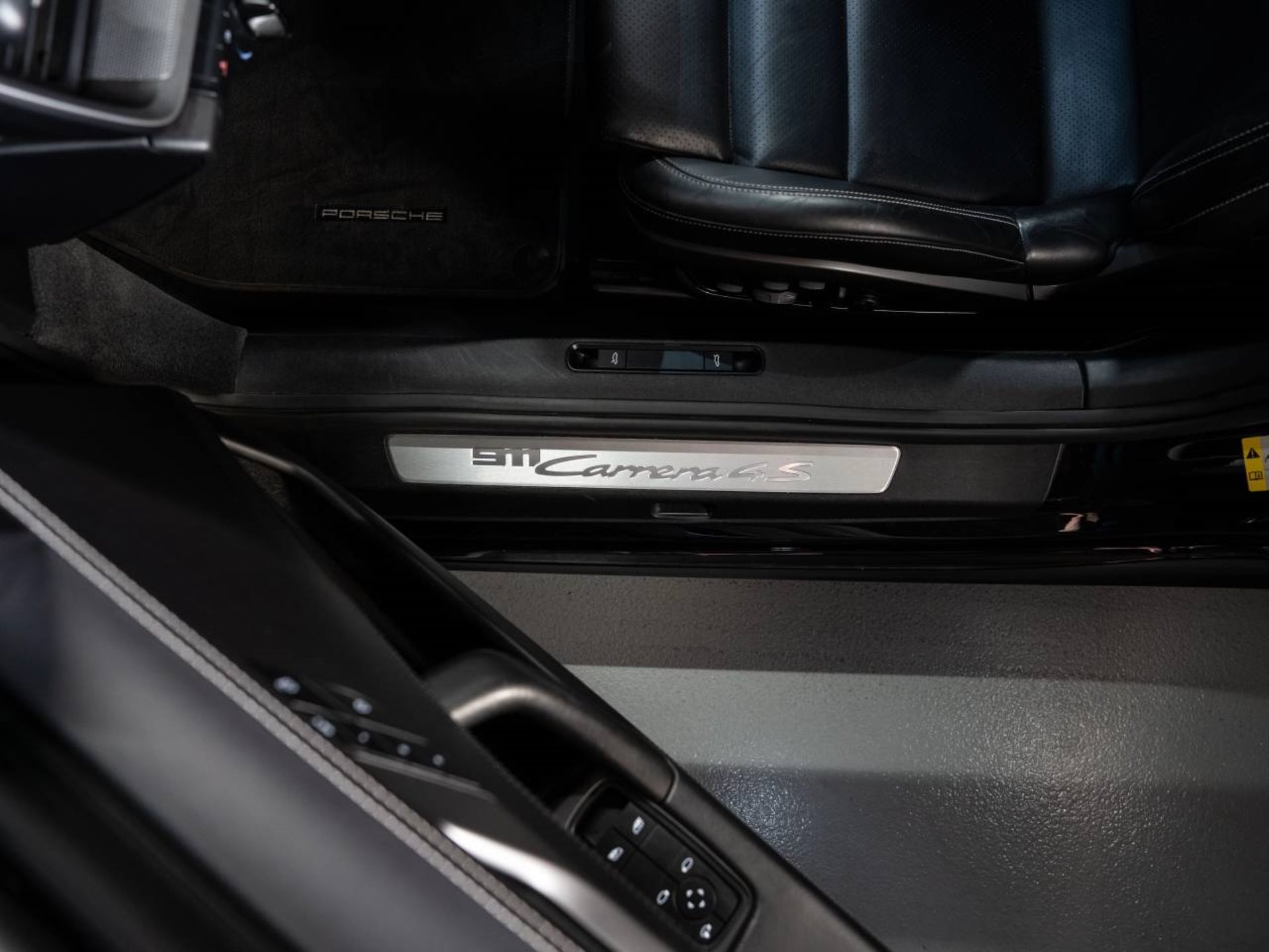 PORSCHE 911 Carrera 4S (MY22)-image-17