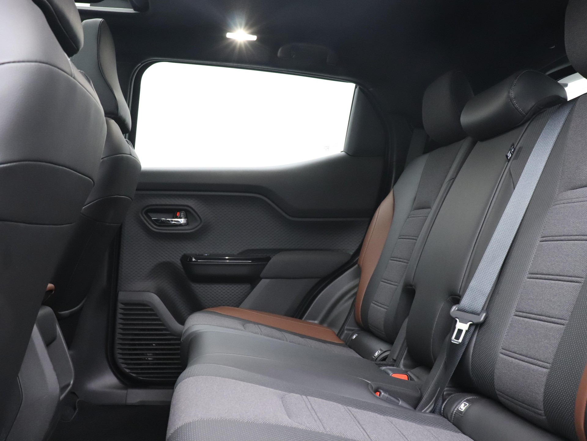 SUZUKI e Vitara Compact Top 4x4-image-6