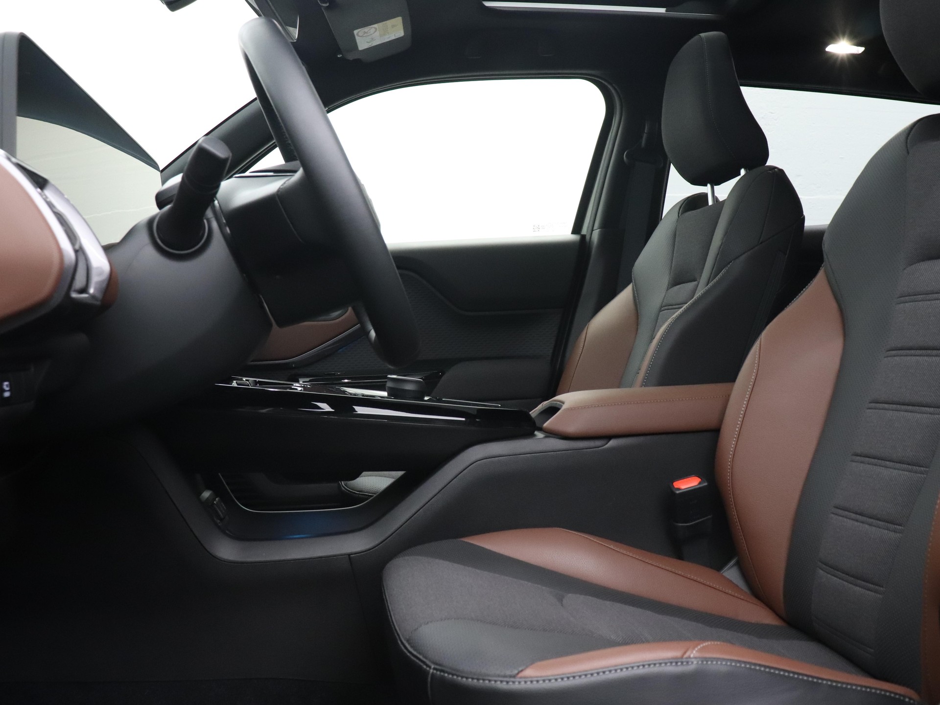SUZUKI e Vitara Compact Top 4x4-image-2