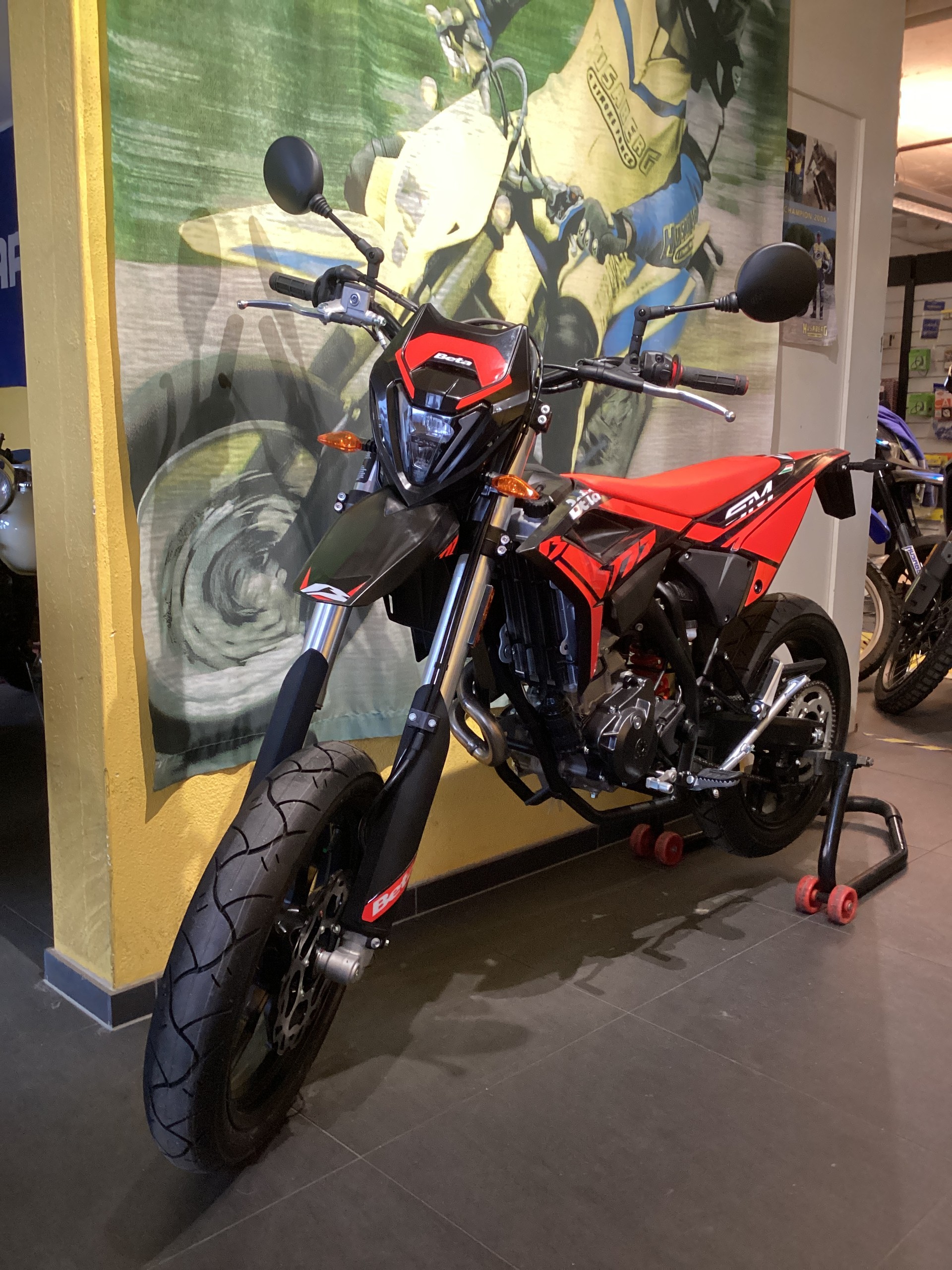 BETA 4T 125 T Motard-image-1