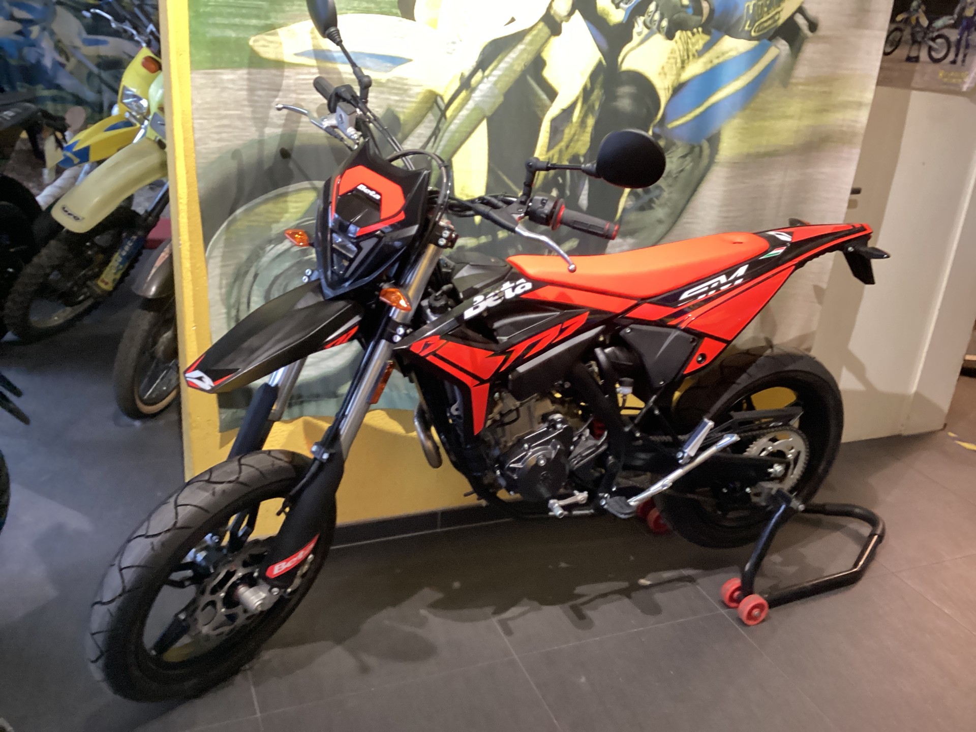 BETA 4T 125 T Motard-image-3