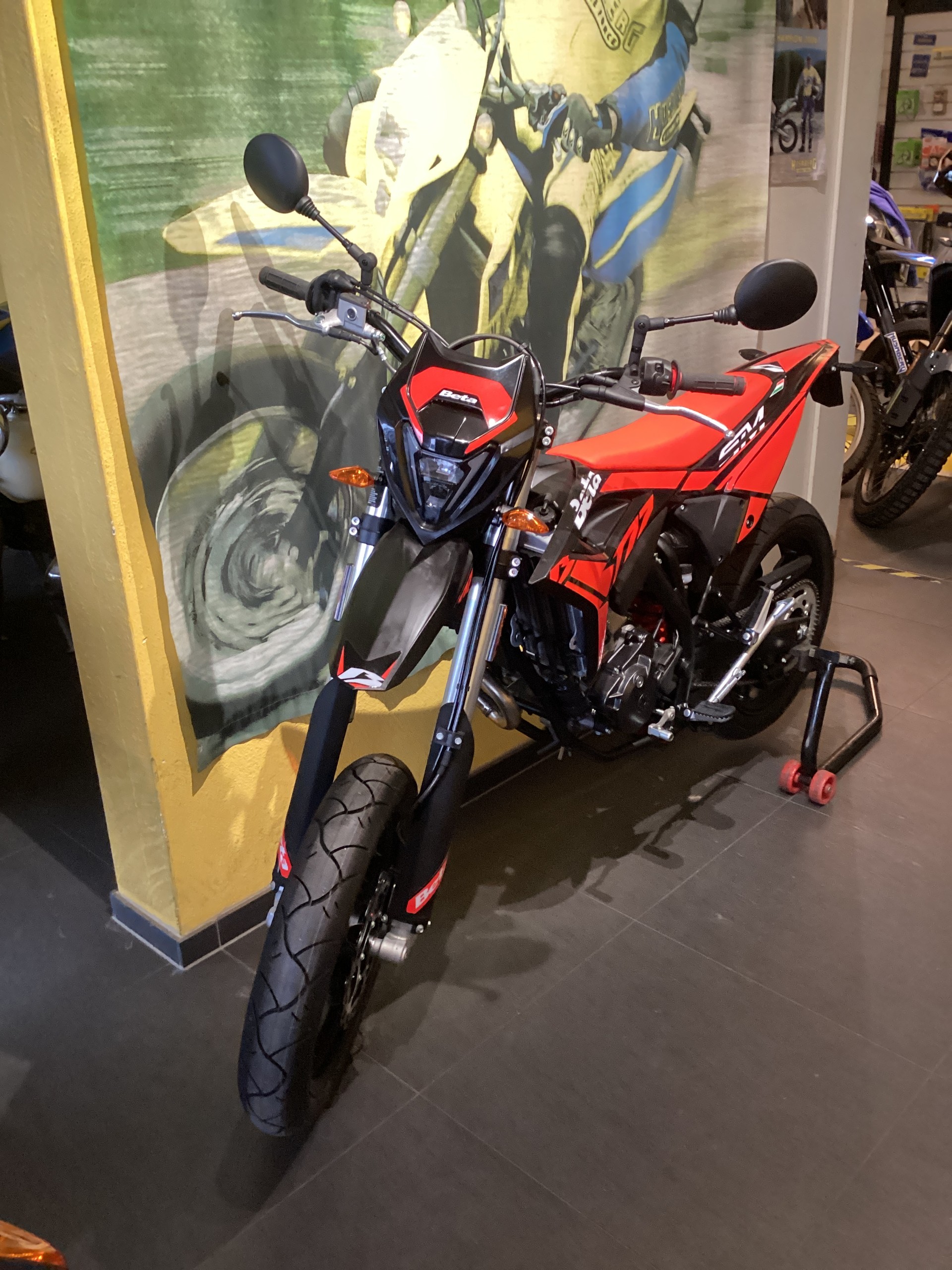 BETA 4T 125 T Motard-image-2
