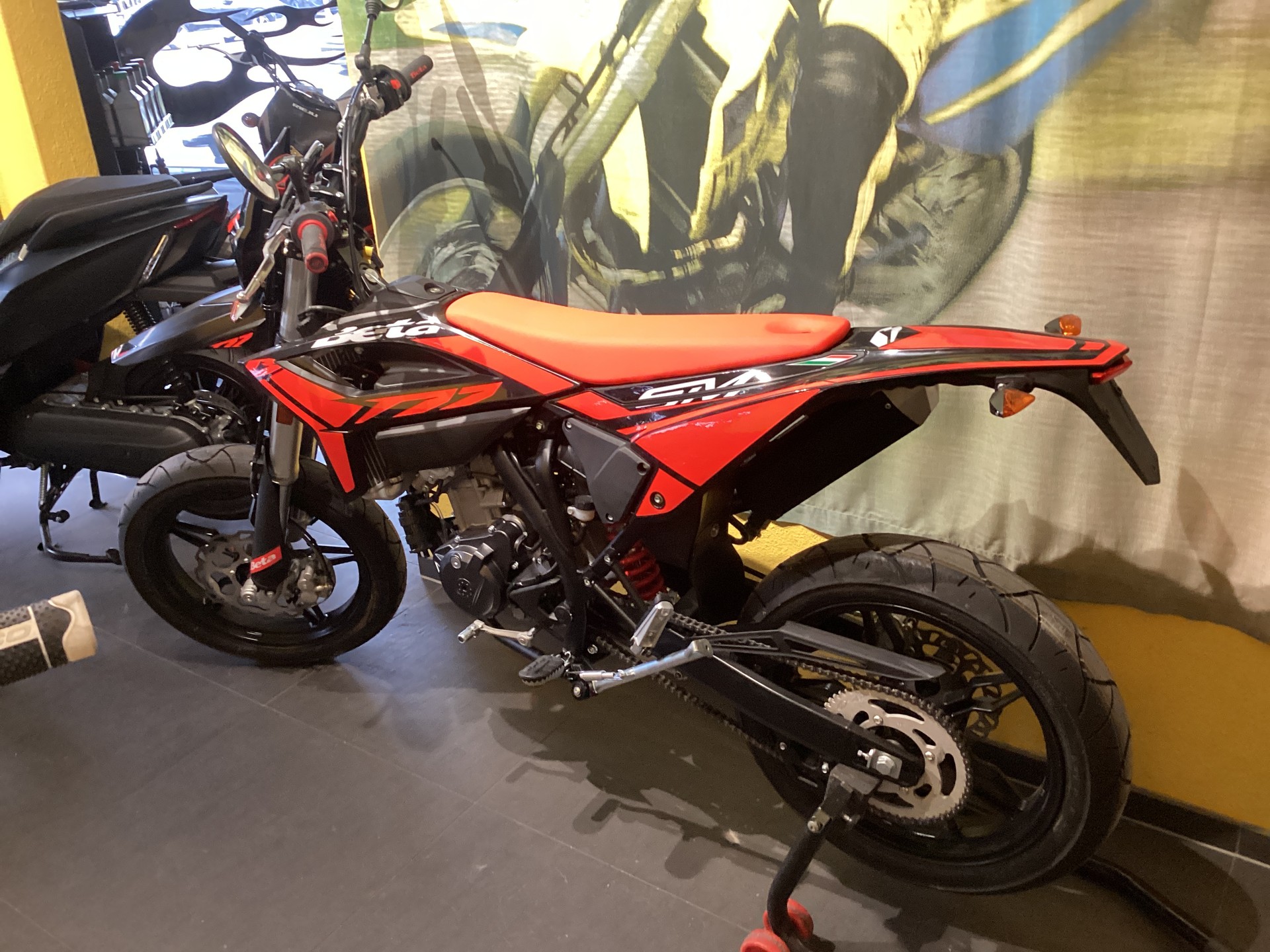 BETA 4T 125 T Motard-image-4
