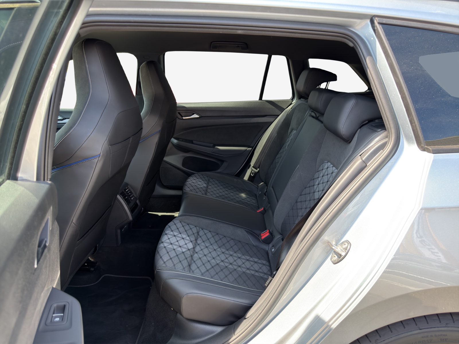 VW Golf Variant 2.0 TSI R-Line DSG 4 Motion-image-11