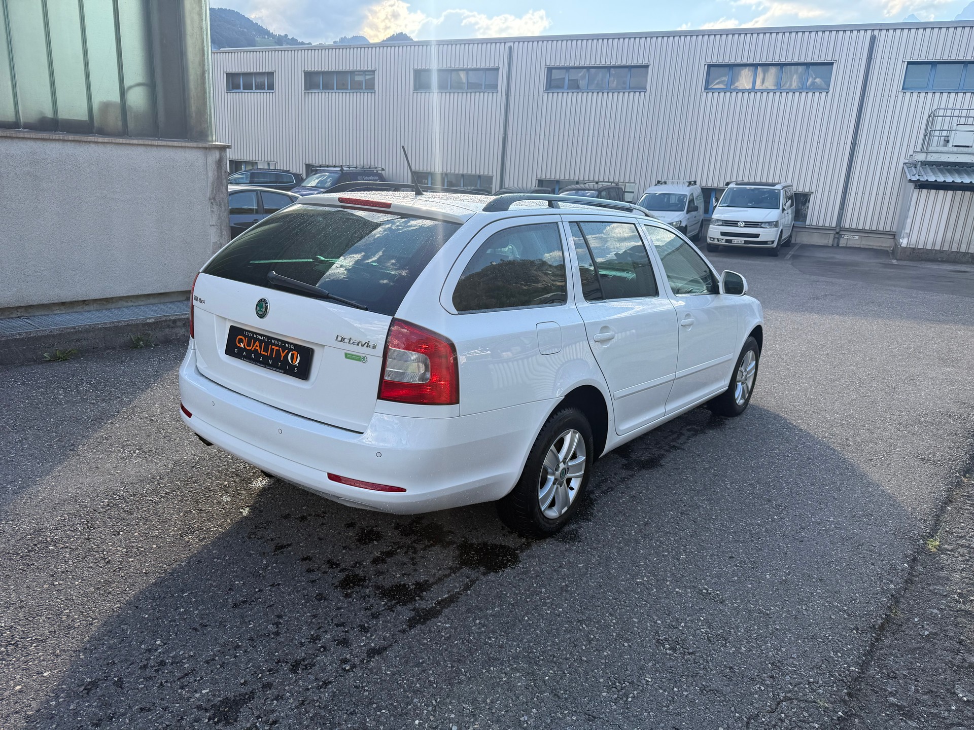 SKODA Octavia Combi 1.6 TDI Twenty20 4x4-image-19