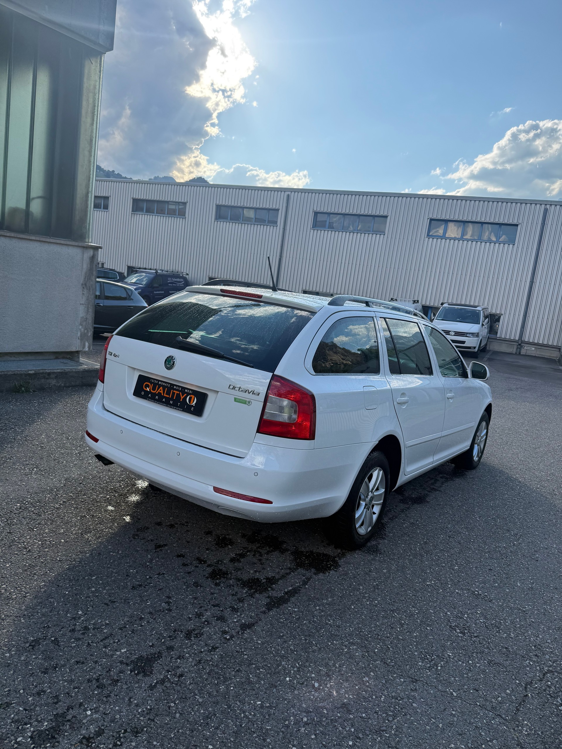 SKODA Octavia Combi 1.6 TDI Twenty20 4x4-image-18