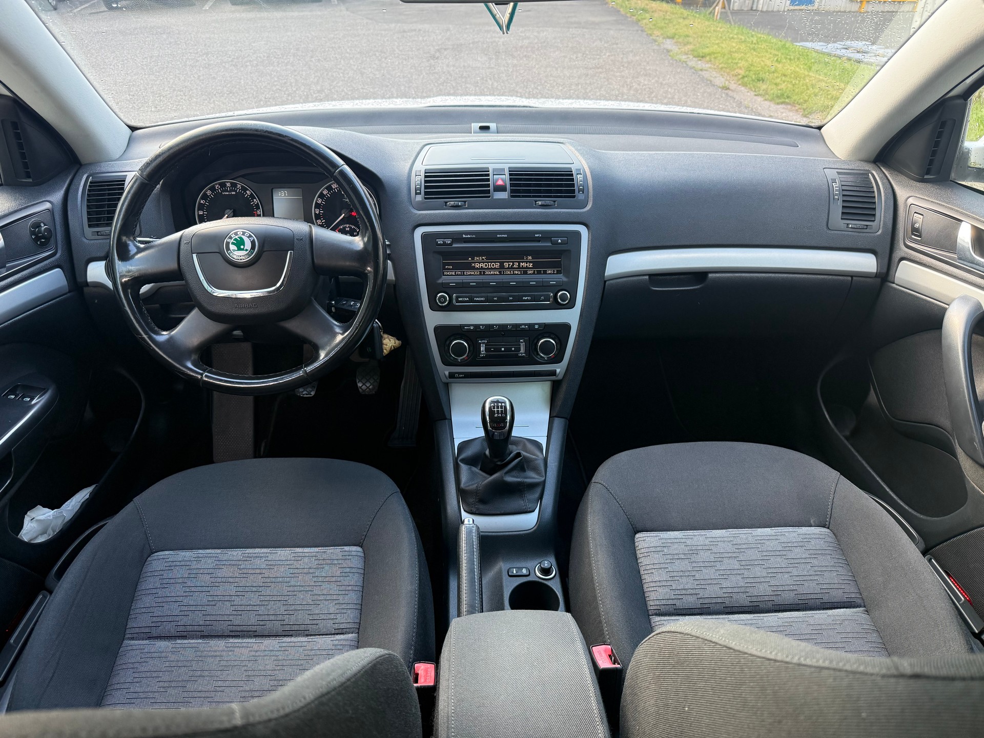 SKODA Octavia Combi 1.6 TDI Twenty20 4x4-image-7