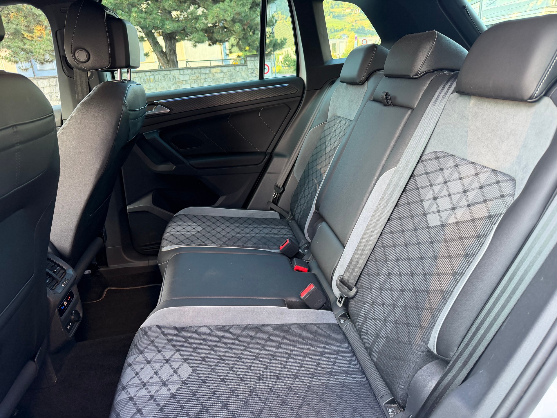 VW Tiguan 2.0TSI R-Line 4Motion DSG-image-15