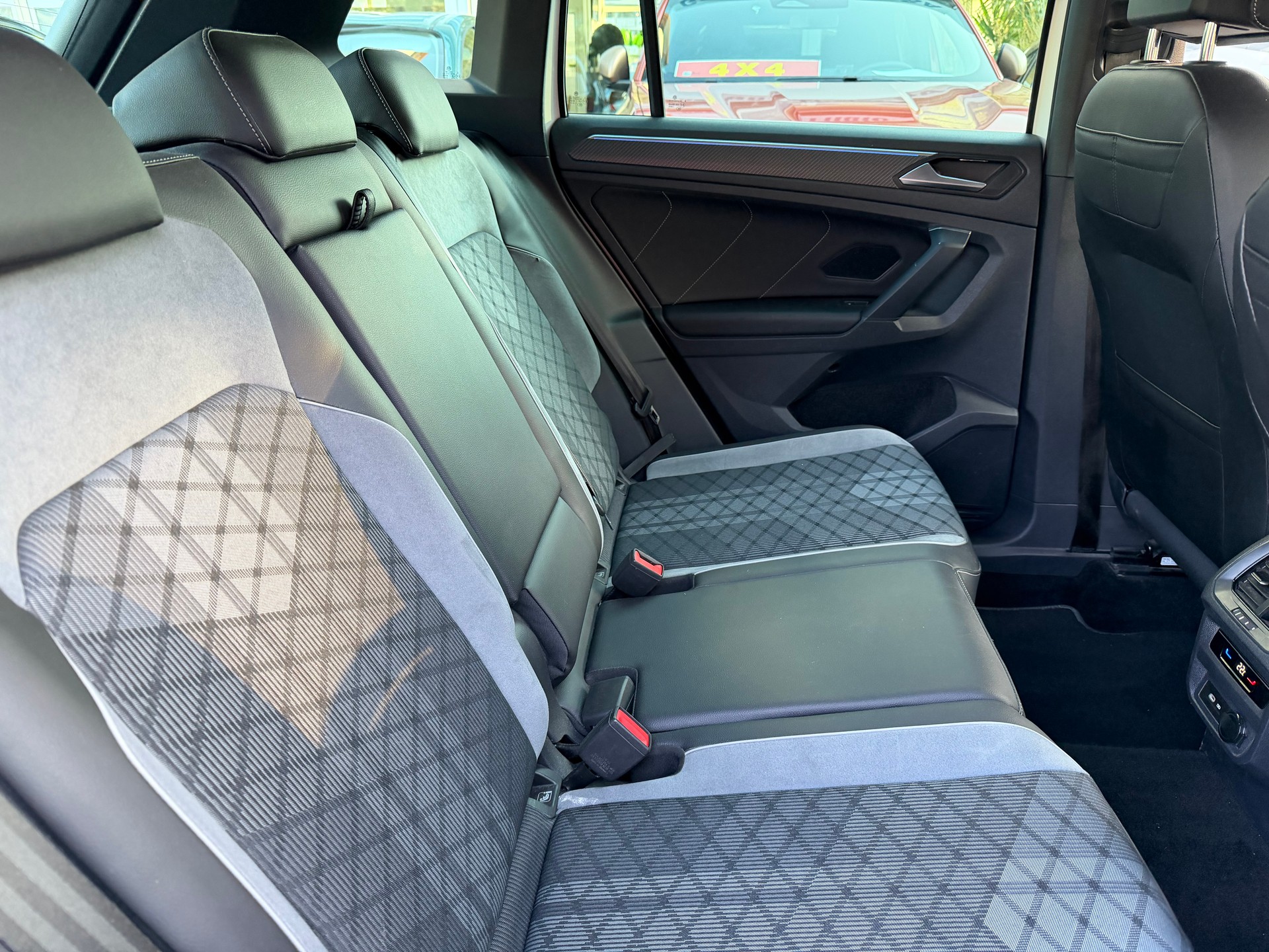 VW Tiguan 2.0TSI R-Line 4Motion DSG-image-17