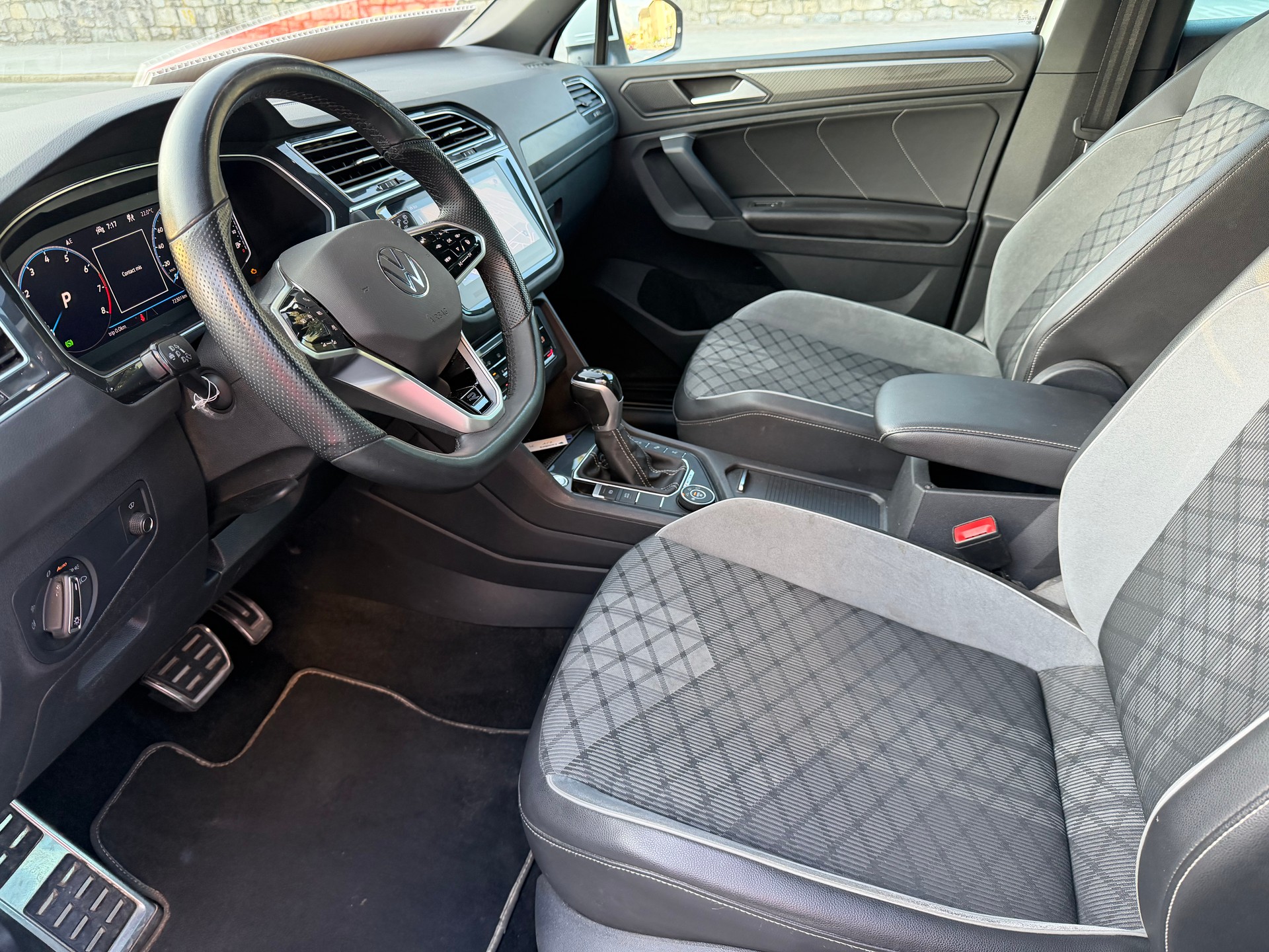 VW Tiguan 2.0TSI R-Line 4Motion DSG-image-11