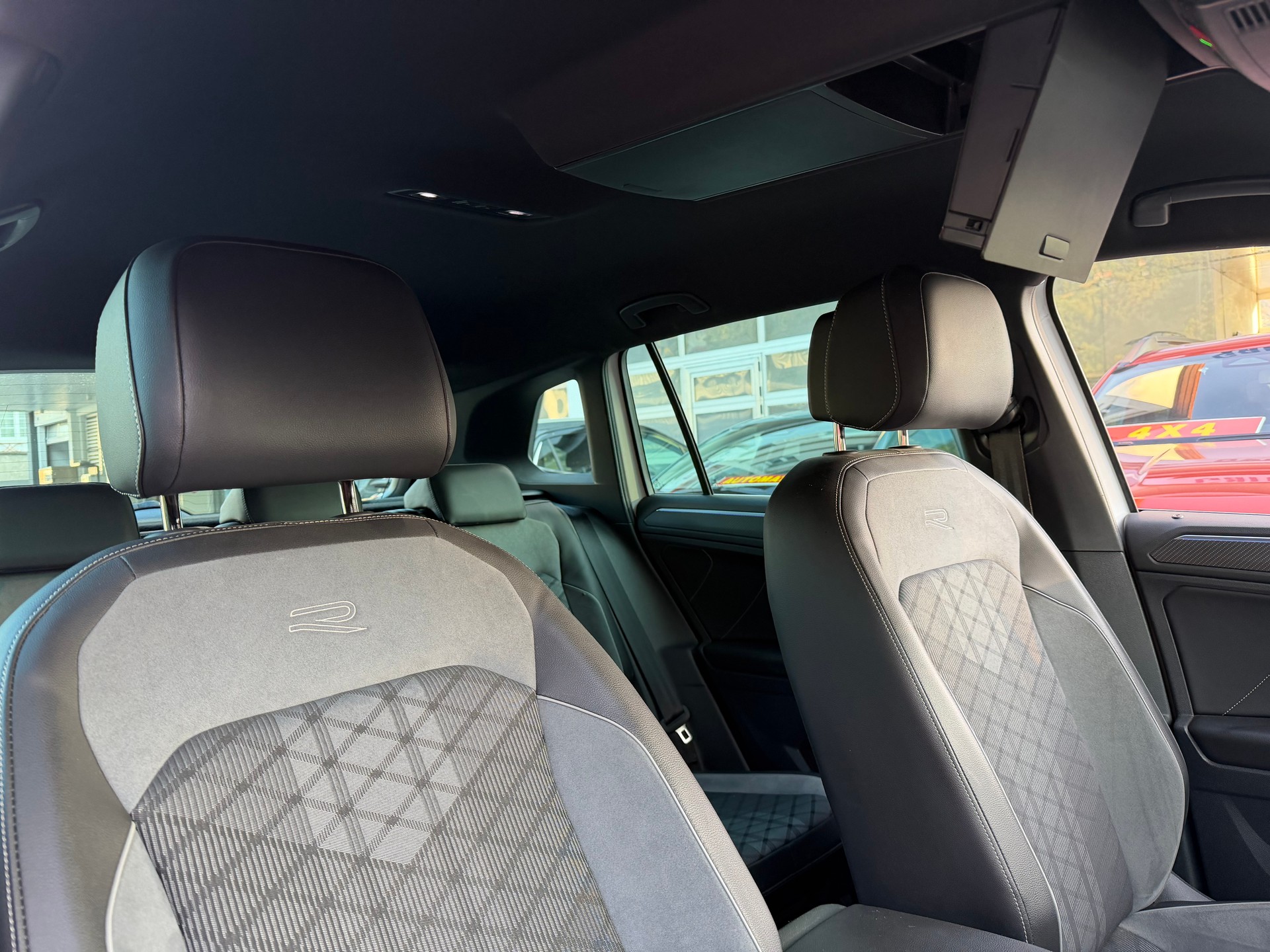 VW Tiguan 2.0TSI R-Line 4Motion DSG-image-14