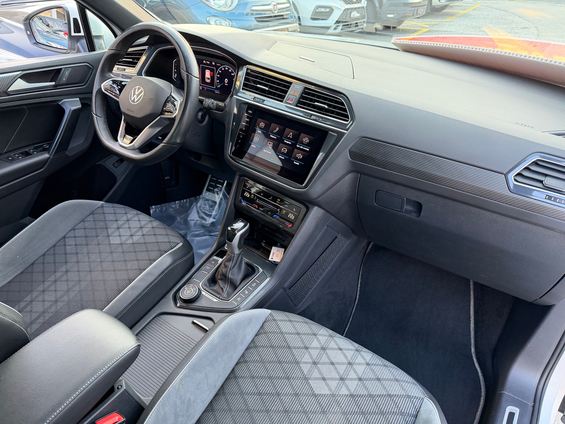 VW Tiguan 2.0TSI R-Line 4Motion DSG-image-13