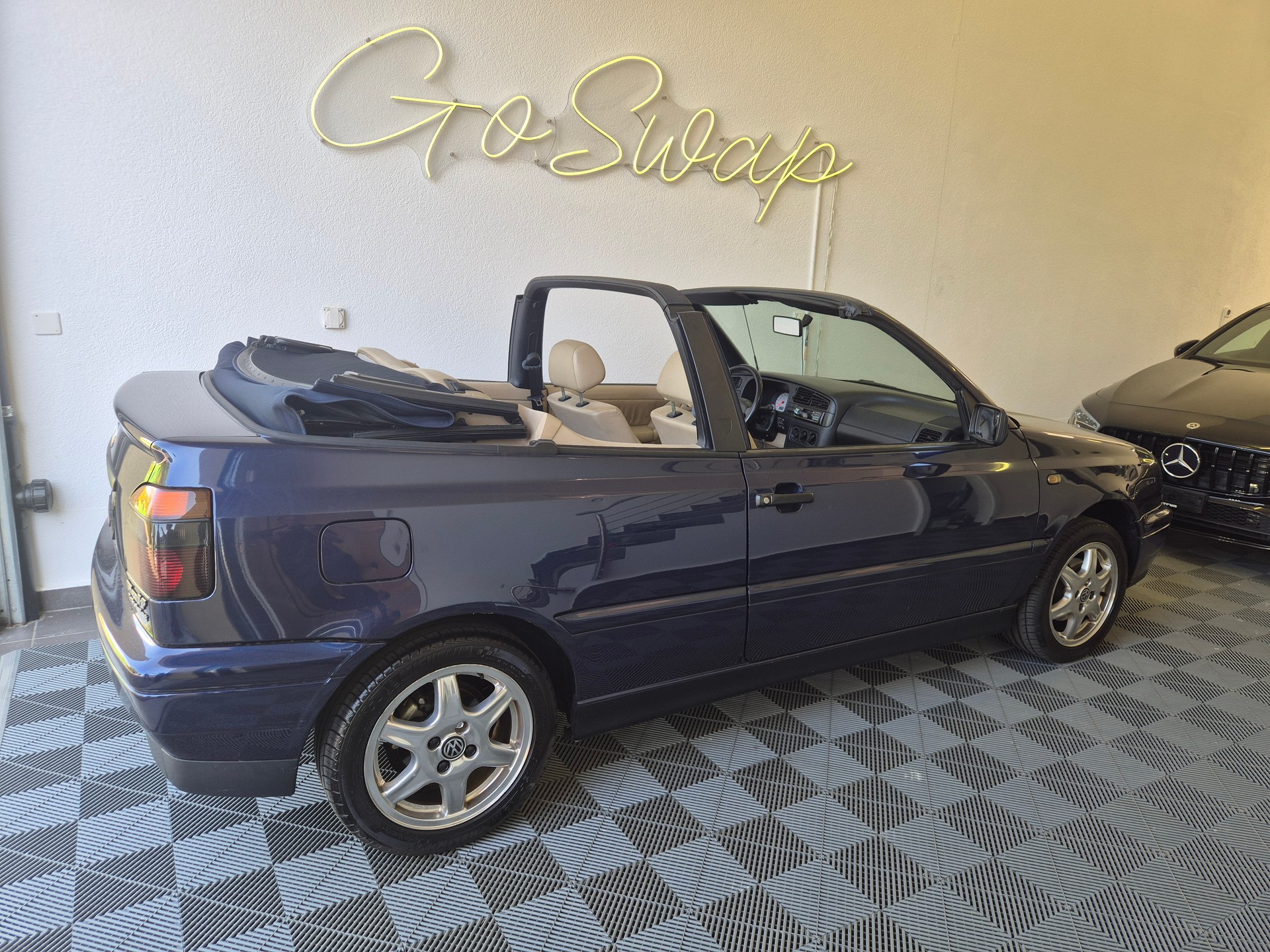 VW Golf Cabriolet 2000 Swiss Classic-image-5