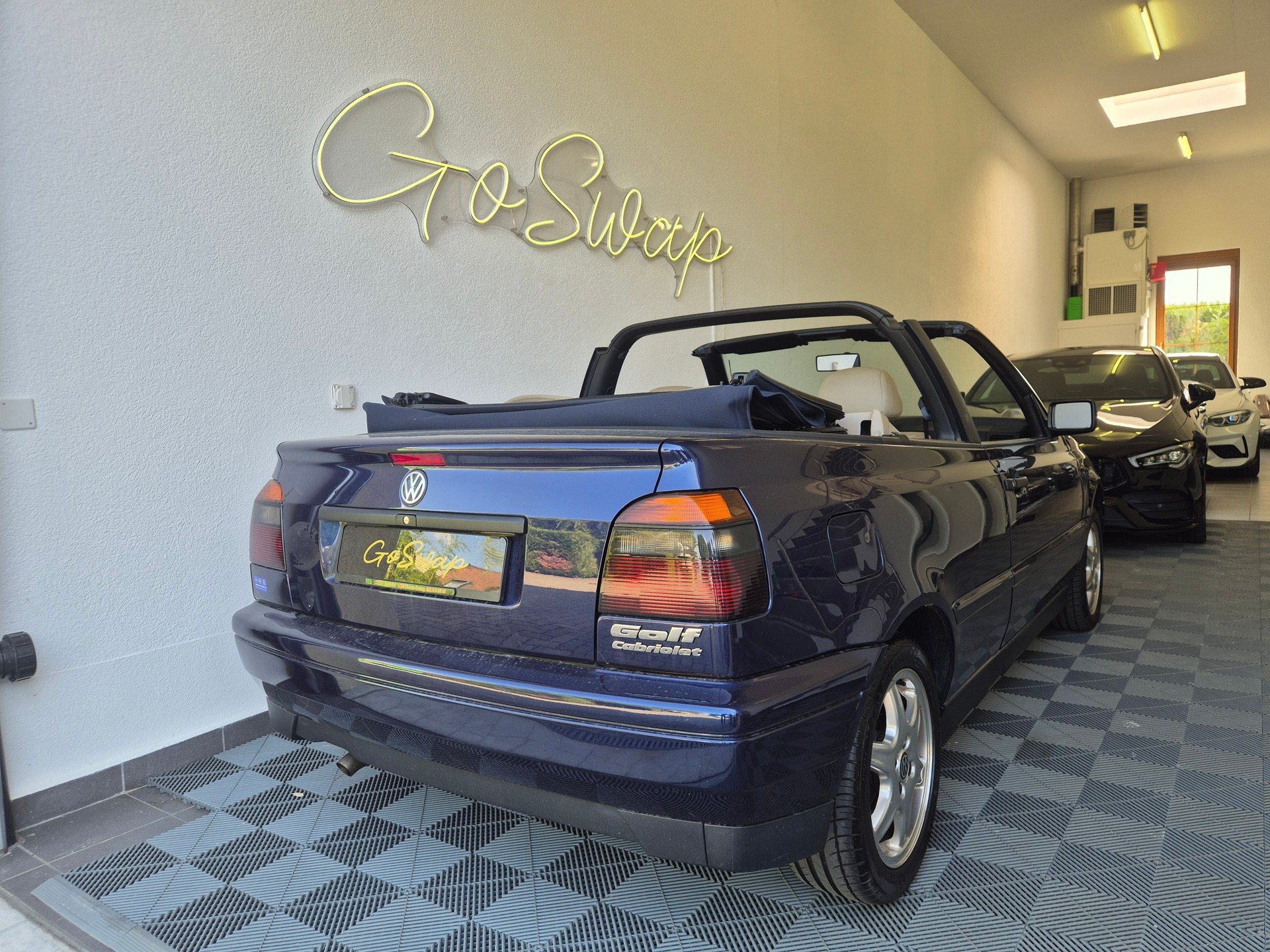 VW Golf Cabriolet 2000 Swiss Classic-image-6