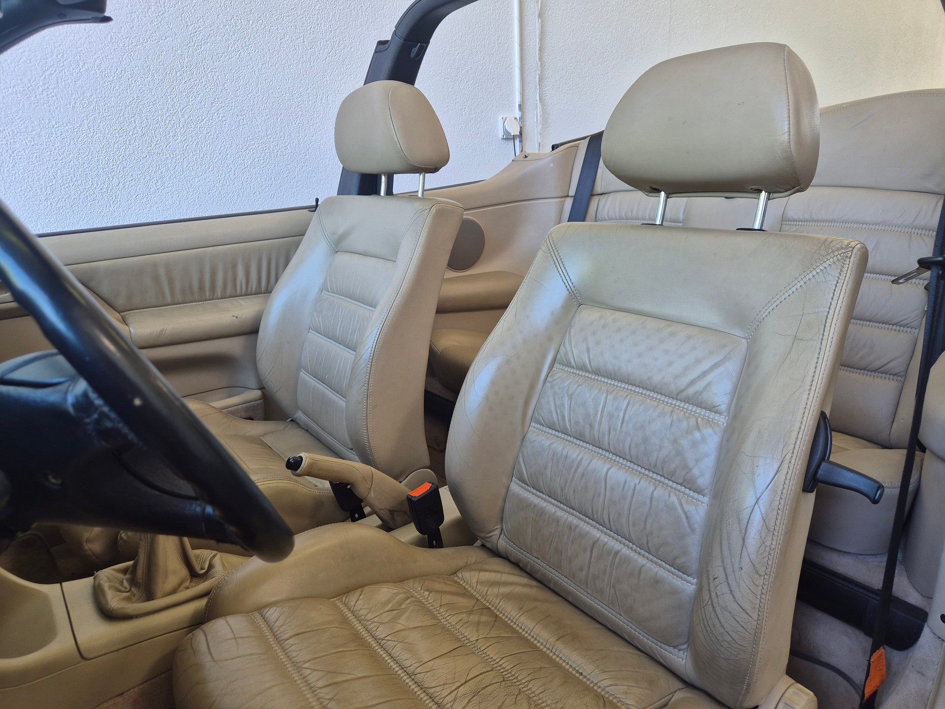 VW Golf Cabriolet 2000 Swiss Classic-image-7
