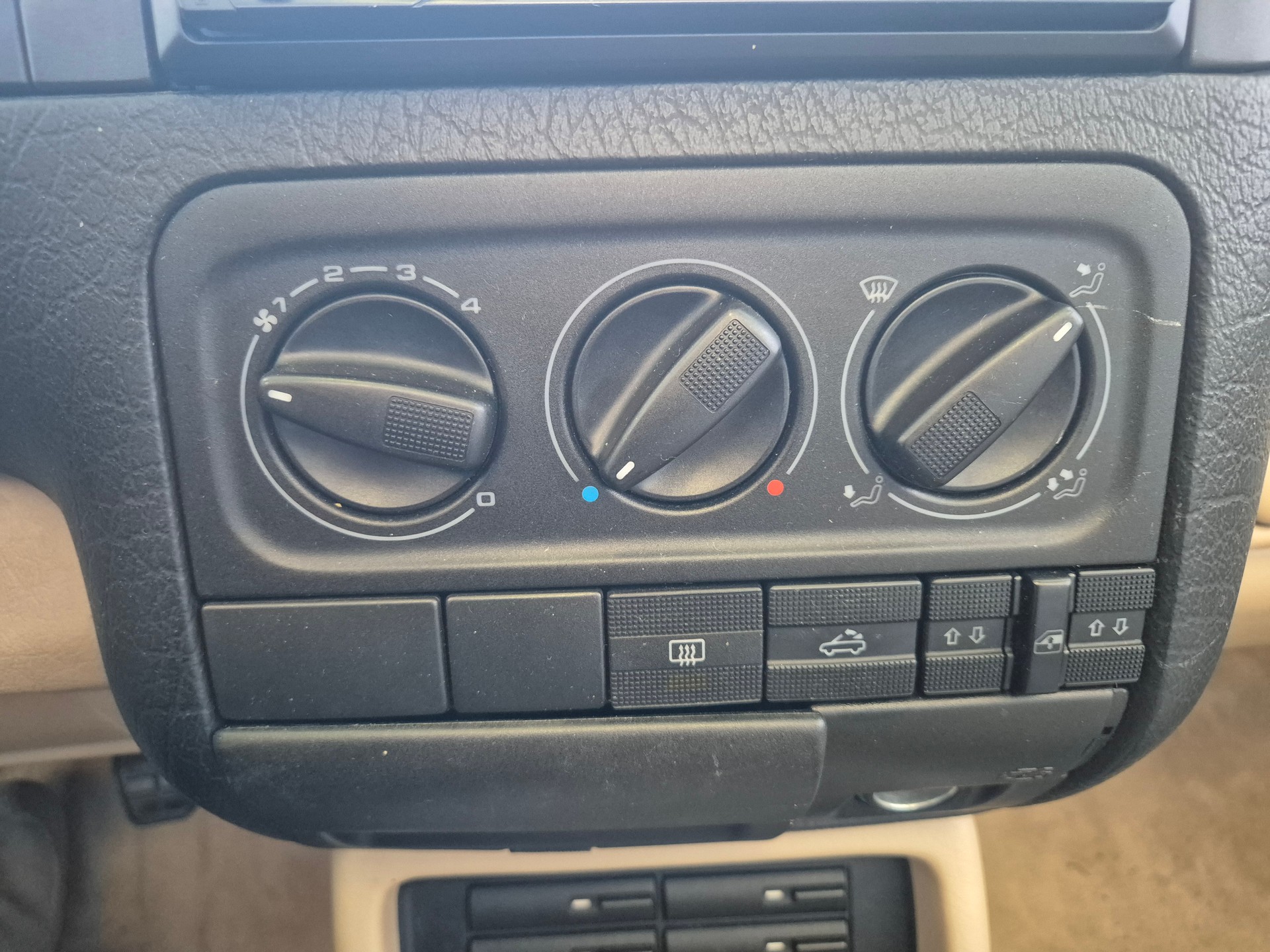 VW Golf Cabriolet 2000 Swiss Classic-image-15