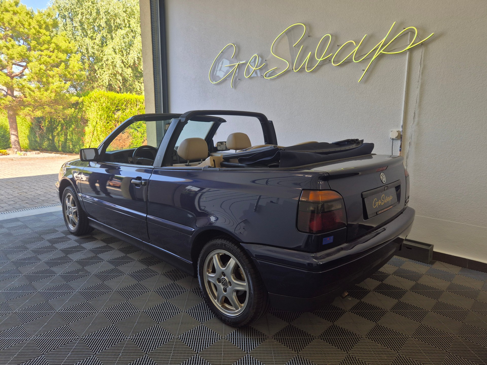 VW Golf Cabriolet 2000 Swiss Classic-image-3