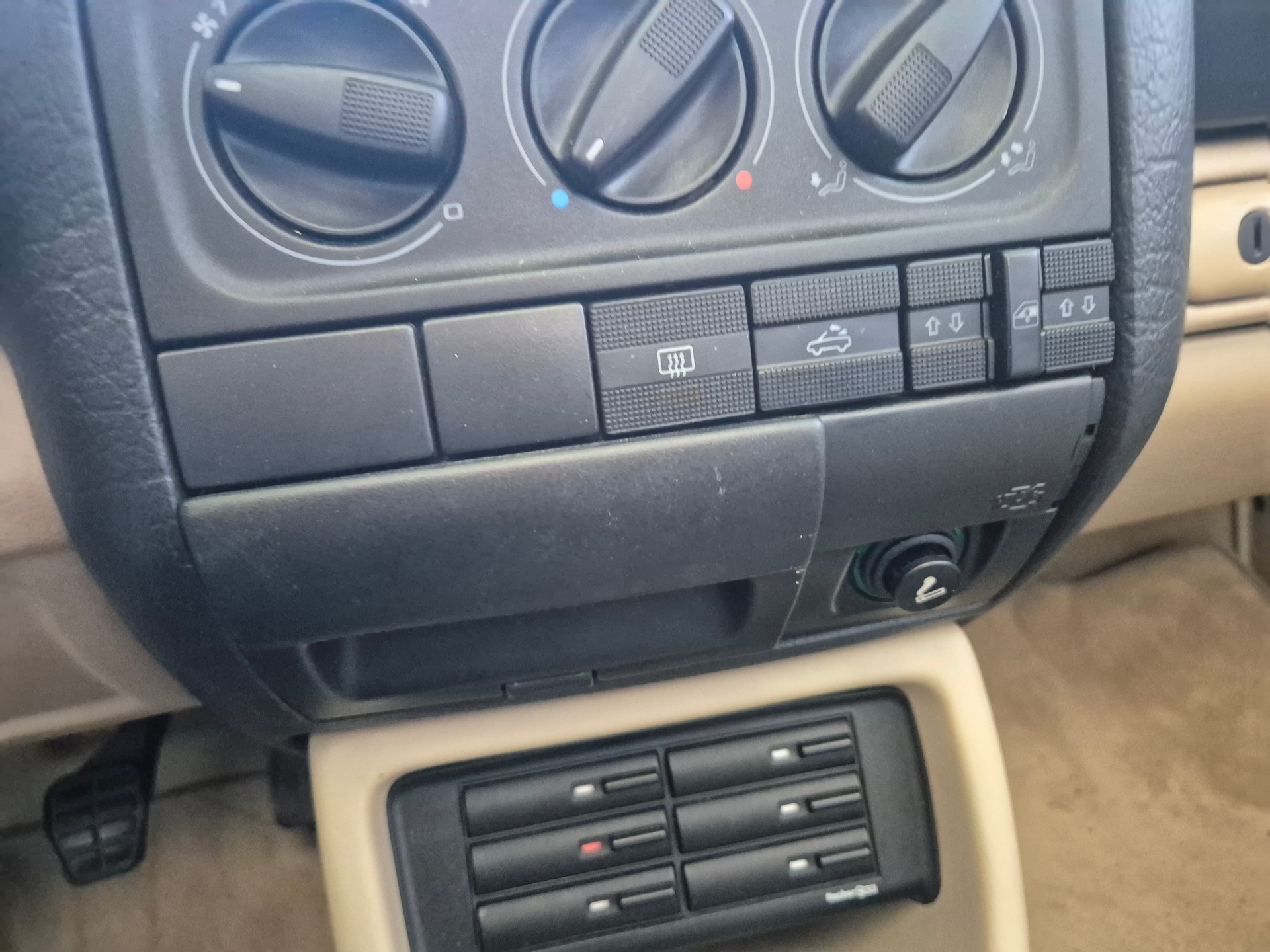 VW Golf Cabriolet 2000 Swiss Classic-image-16
