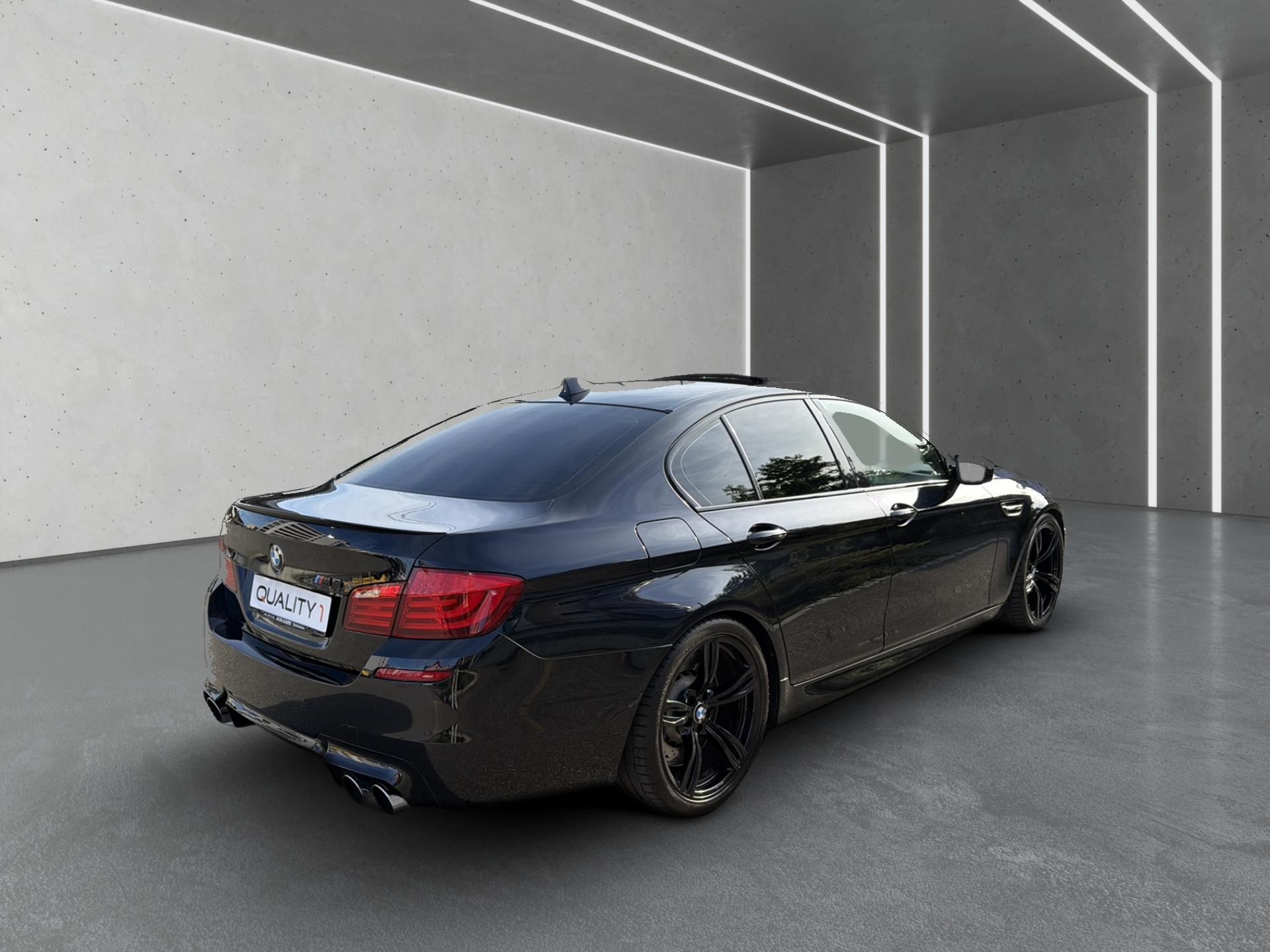BMW M5-image-5
