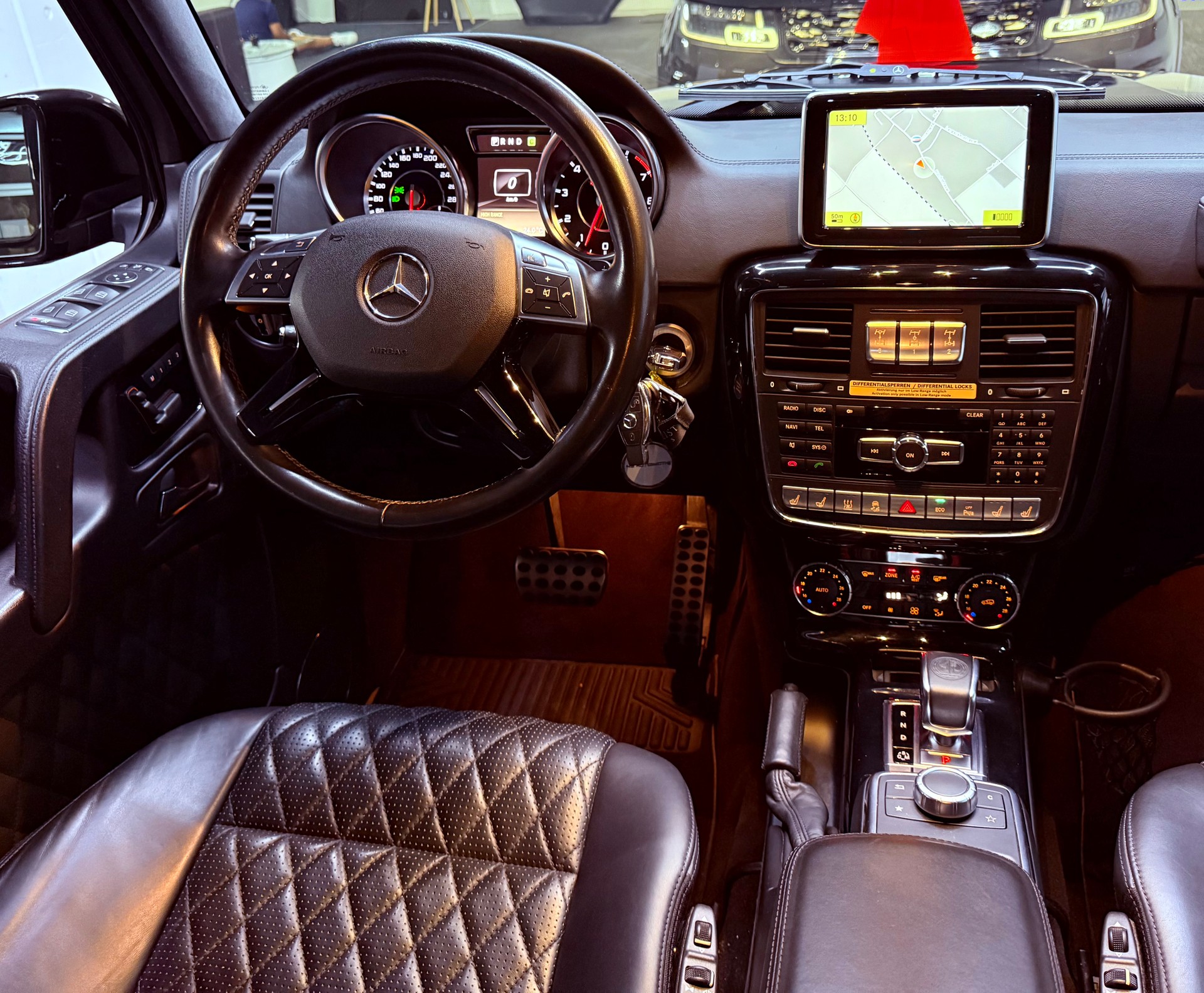 MERCEDES-BENZ G 63 AMG Automatic-image-15