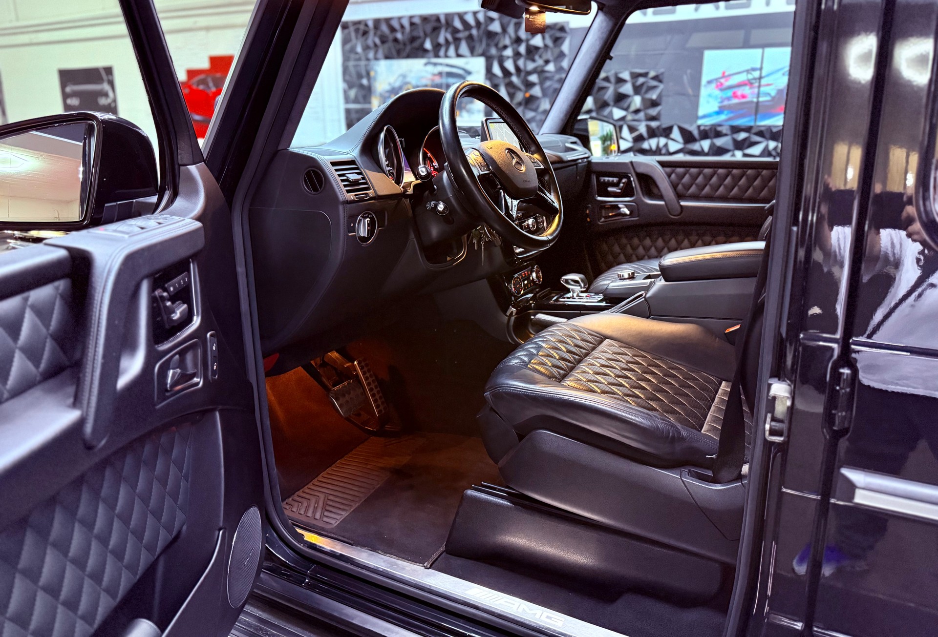 MERCEDES-BENZ G 63 AMG Automatic-image-16